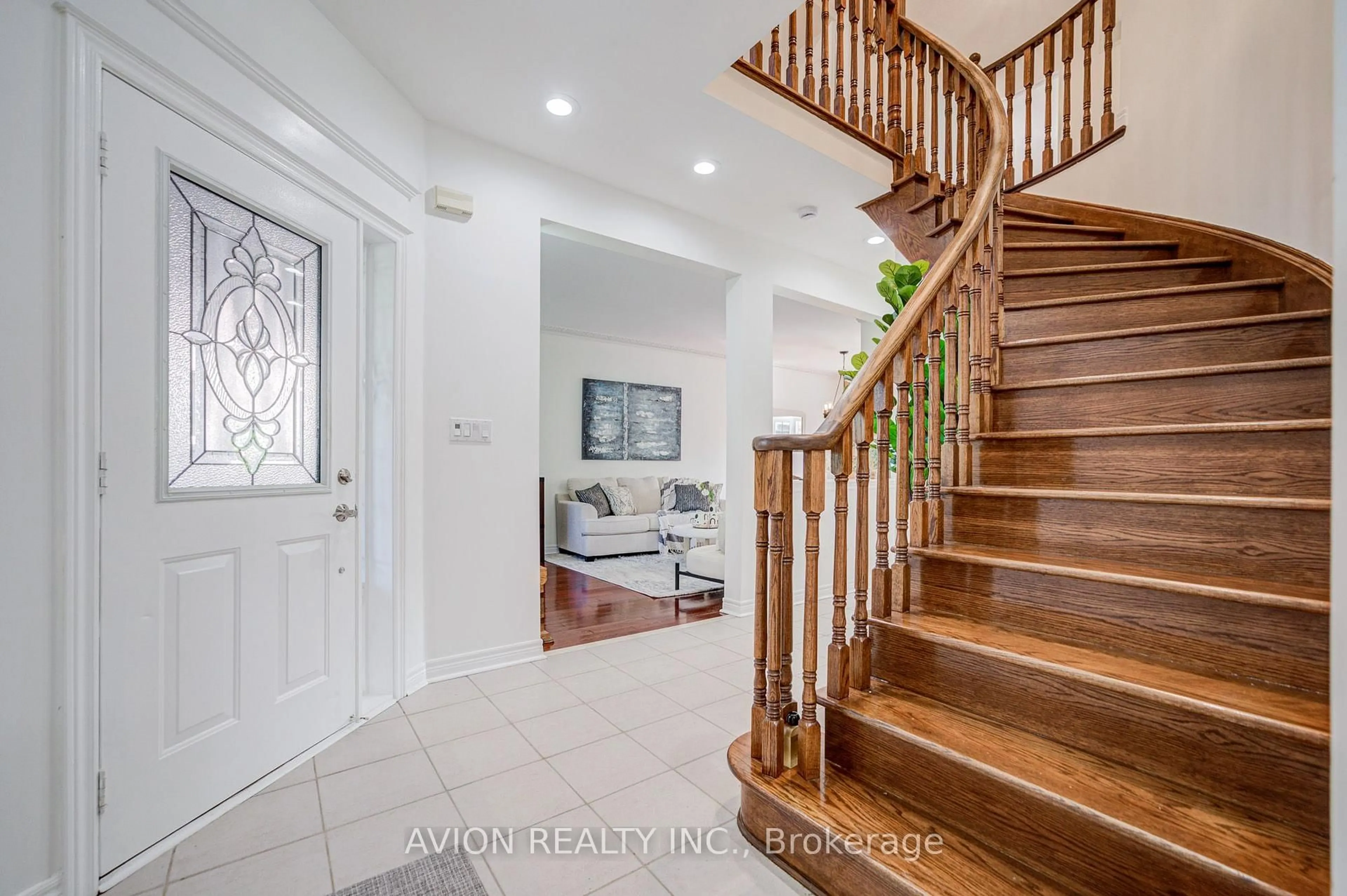 Indoor entryway for 83 Stonebridge Blvd, Toronto Ontario M1W 4A8