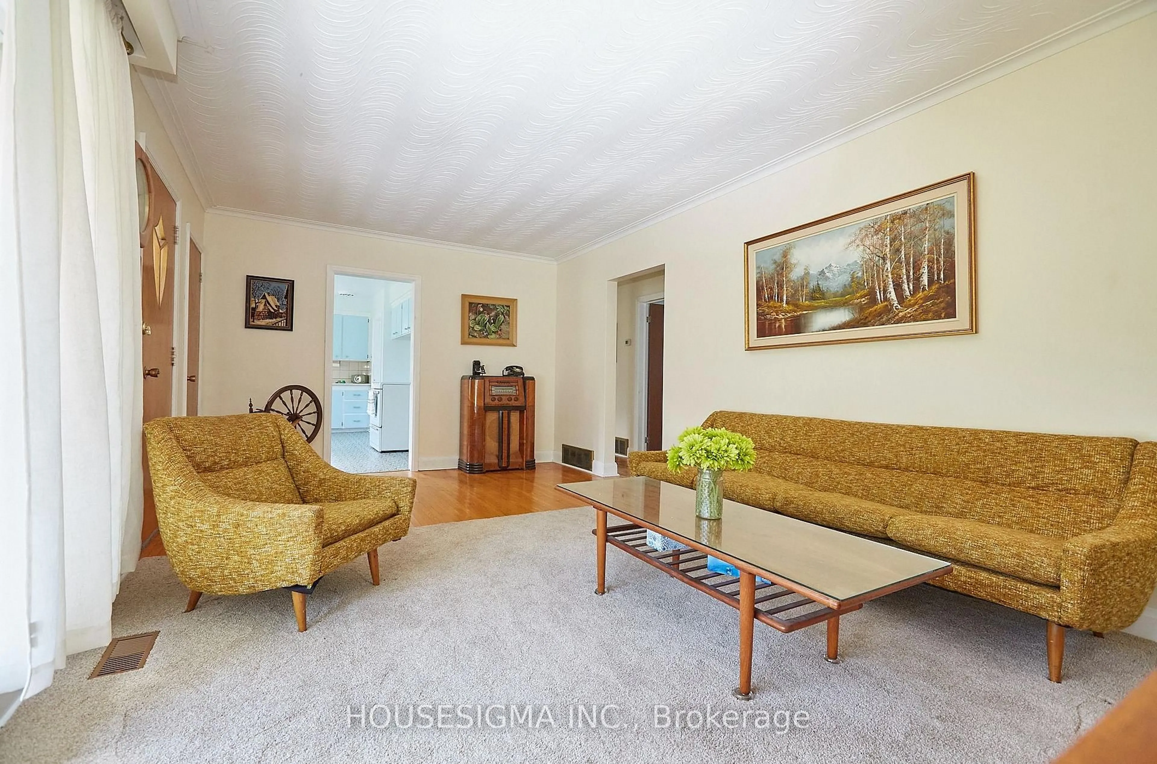 Living room with furniture, unknown for 212 Hallett Ave, Whitby Ontario L1N 5K8