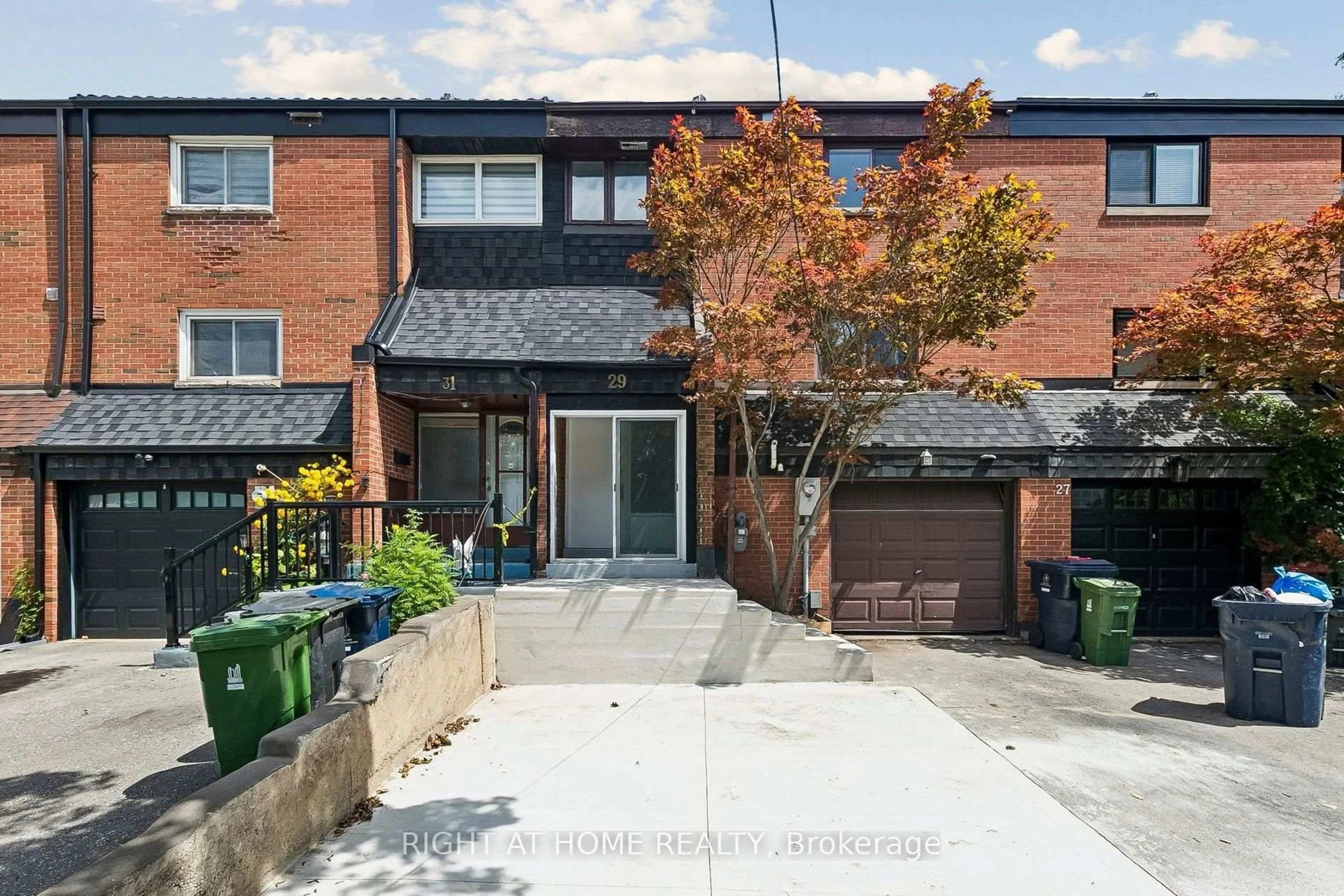 A pic from outside/outdoor area/front of a property/back of a property/a pic from drone, street for 29 Cheatham Pl, Toronto Ontario M1B 1C1