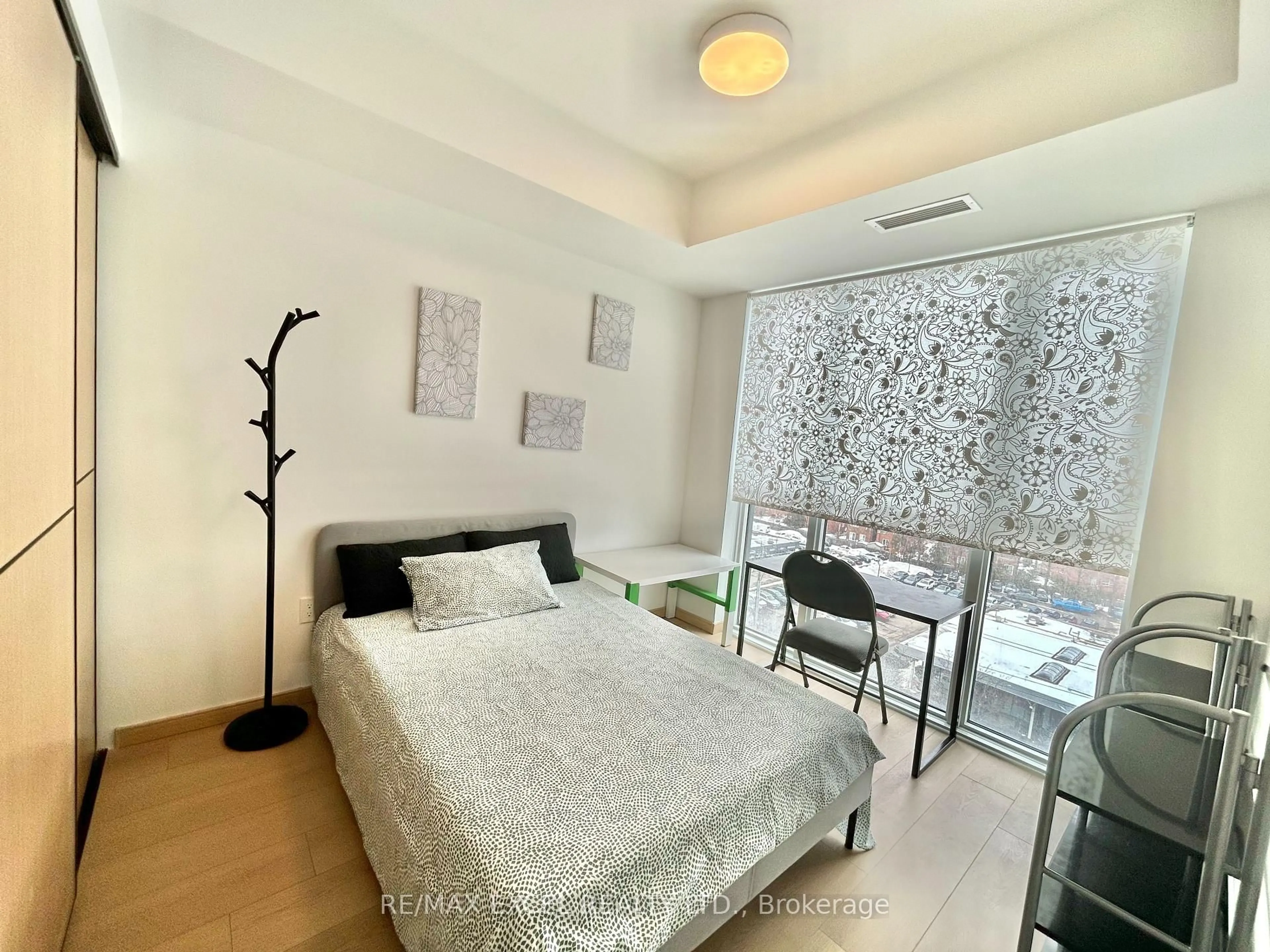 Bedroom with bed, unknown for 3429 Sheppard Ave #910, Toronto Ontario M1T 3K5