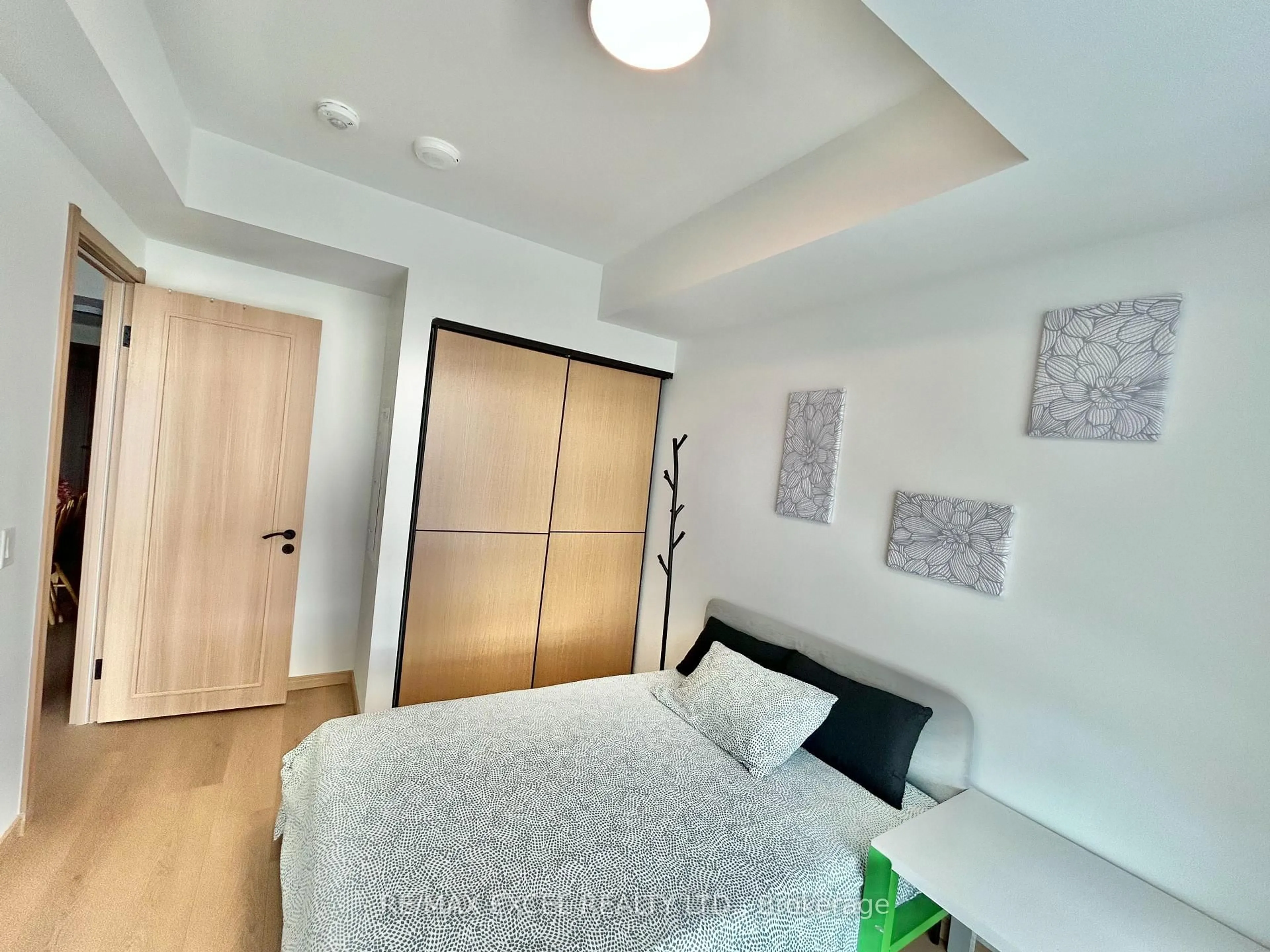 A pic of a room for 3429 Sheppard Ave #910, Toronto Ontario M1T 3K5