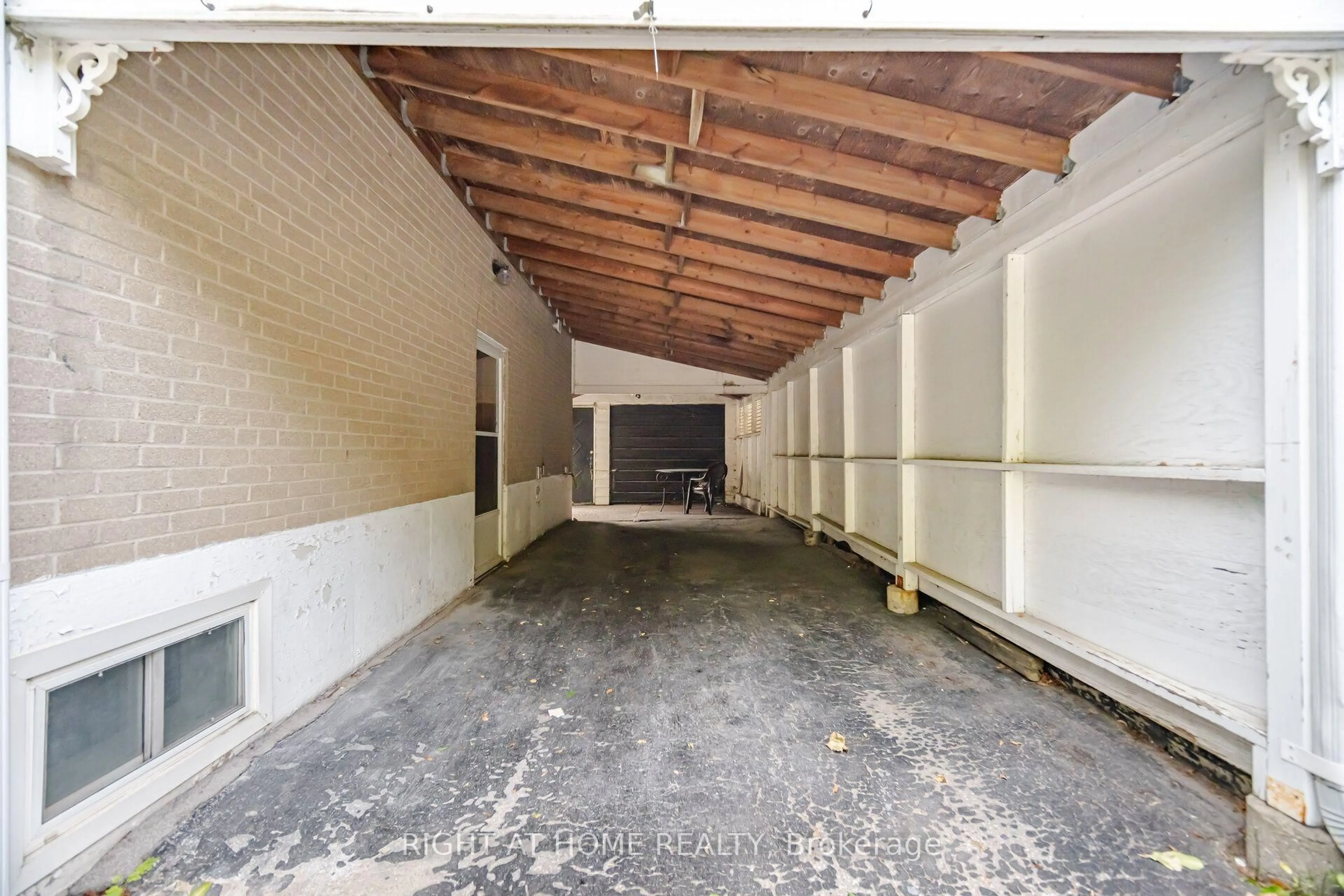 Indoor garage for 36 Rushley Dr, Toronto Ontario M1P 3S5
