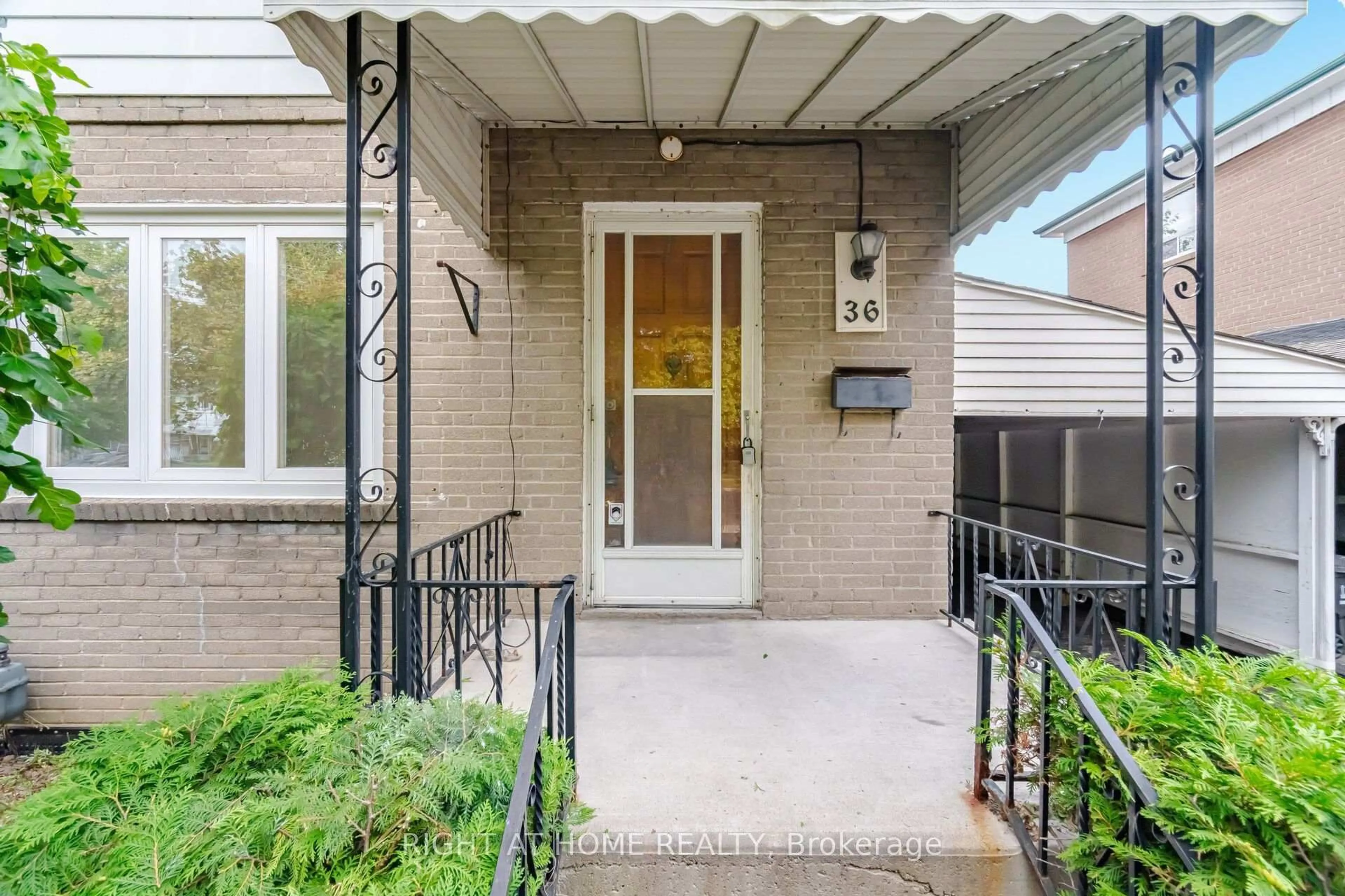 Indoor entryway for 36 Rushley Dr, Toronto Ontario M1P 3S5