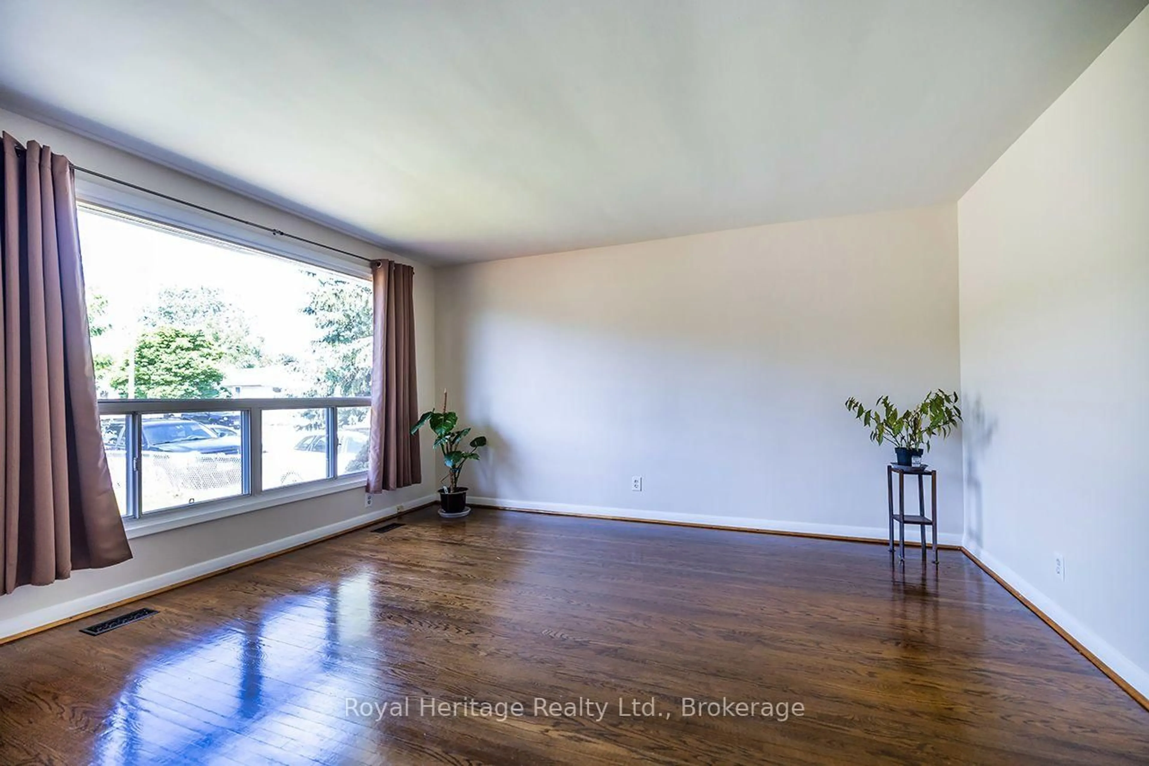 Unknown for 42 Thorncroft Cres, Ajax Ontario L1S 2S2