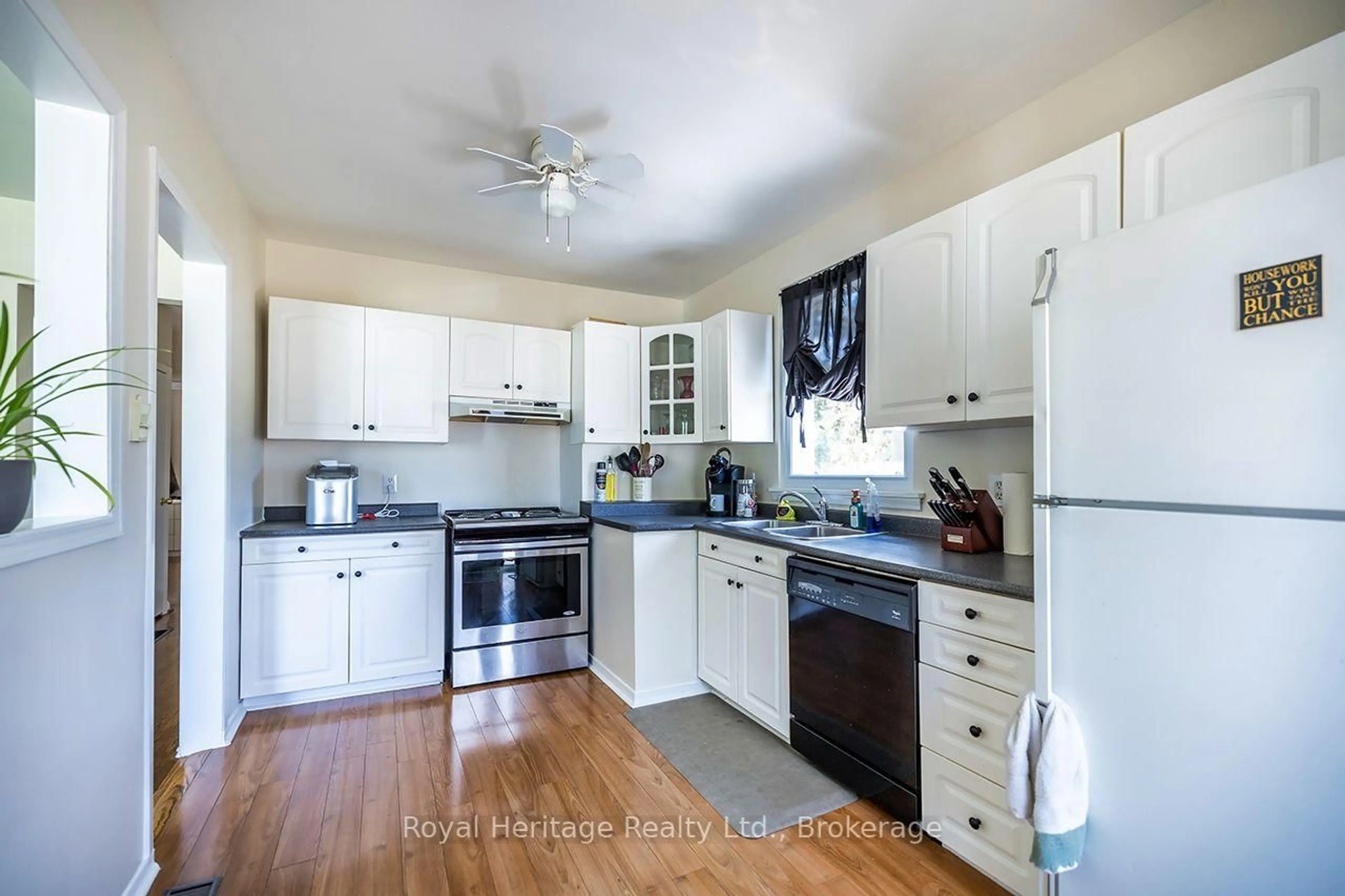 Standard kitchen, unknown for 42 Thorncroft Cres, Ajax Ontario L1S 2S2