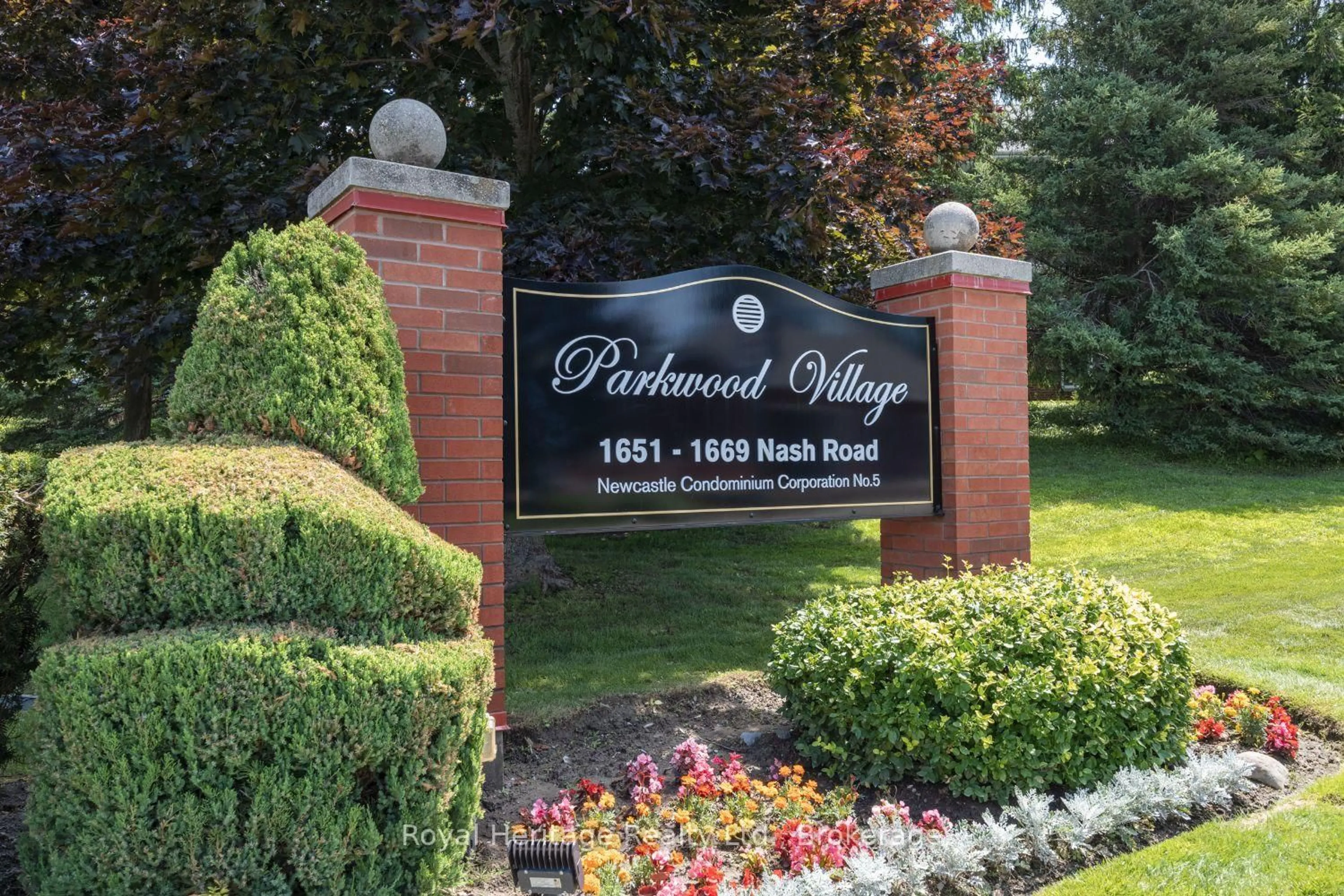 Indoor entryway for 1665 Nash E-16 Dr, Clarington Ontario L1E 1S8