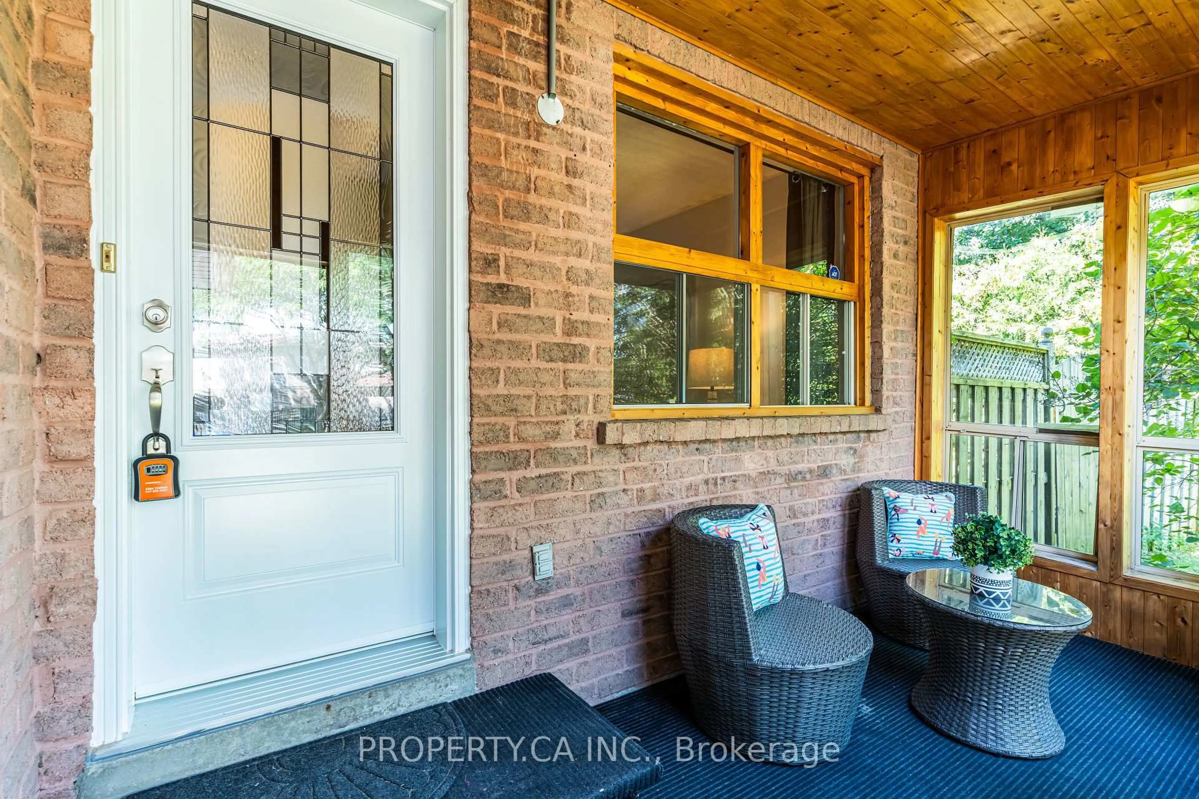 Indoor entryway for 1 Latham Crt, Ajax Ontario L1S 4B5