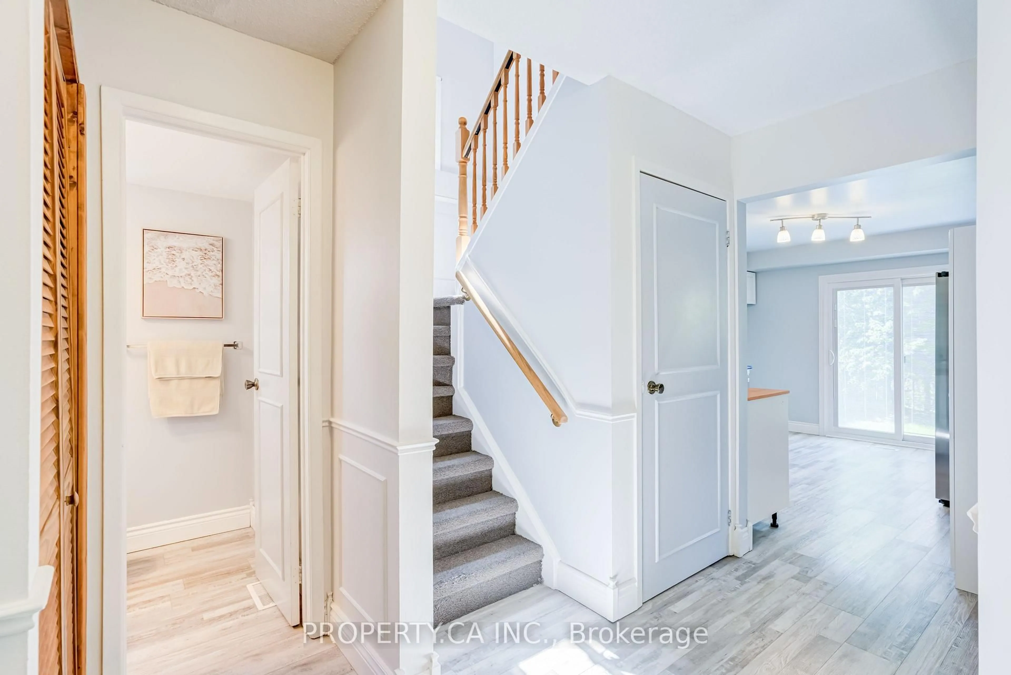 Indoor entryway for 1 Latham Crt, Ajax Ontario L1S 4B5