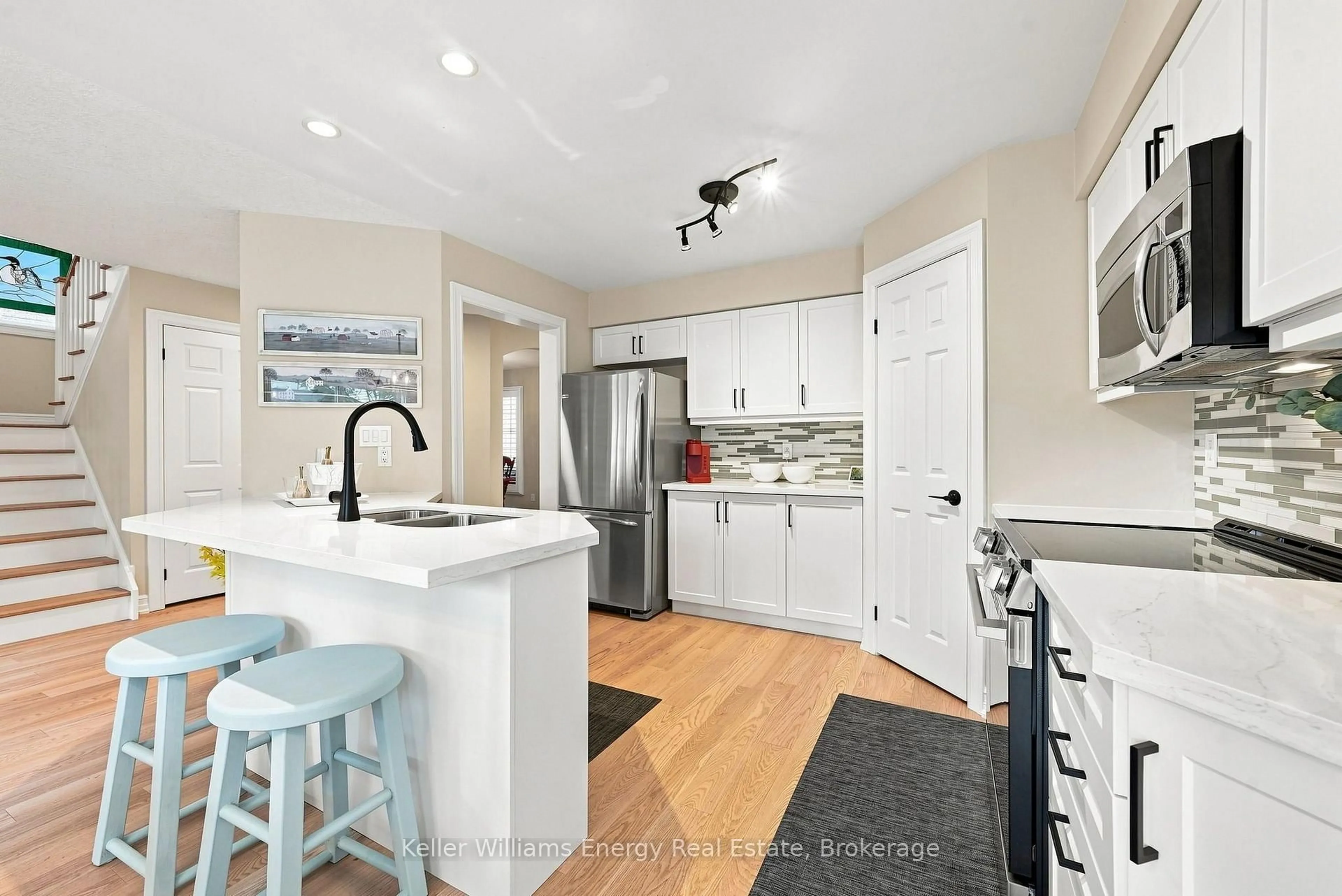 Open concept kitchen, ceramic/tile floor for 442 Meadow St, Oshawa Ontario L1L 1C1