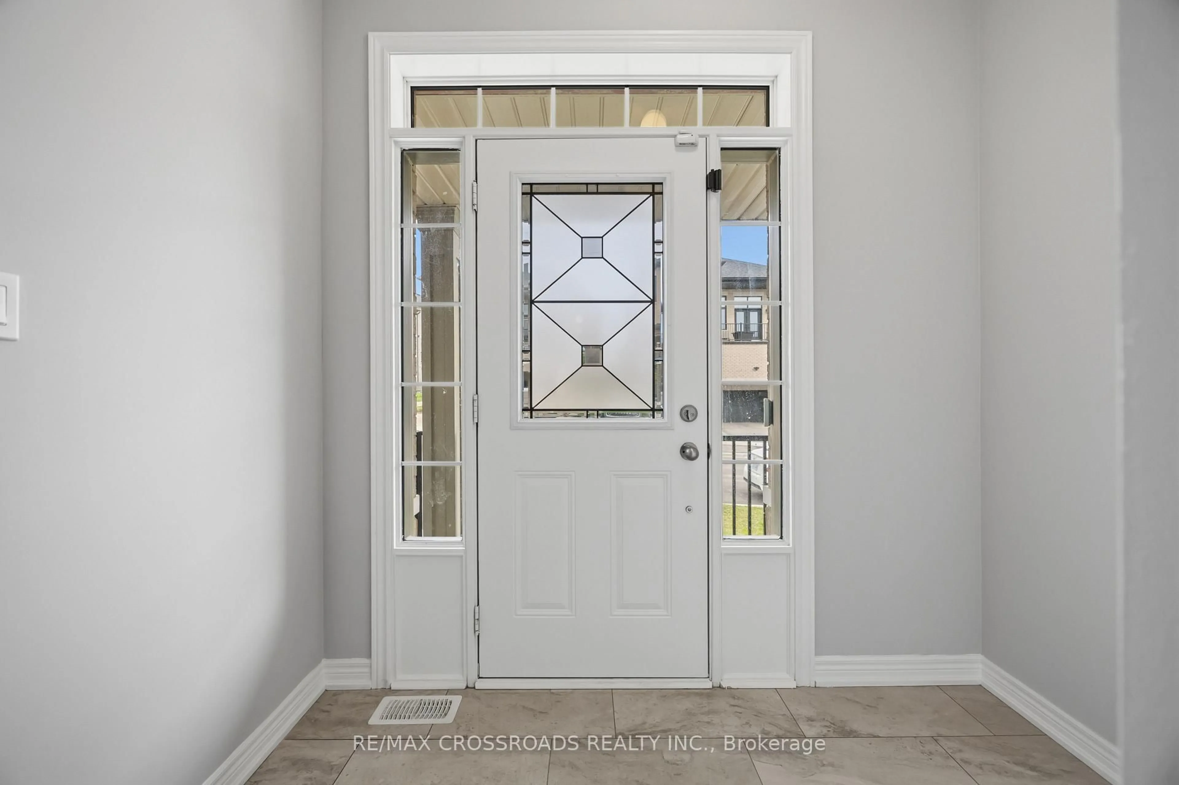 Indoor entryway for 1257 Aquarius Tr, Pickering Ontario L1X 0L9
