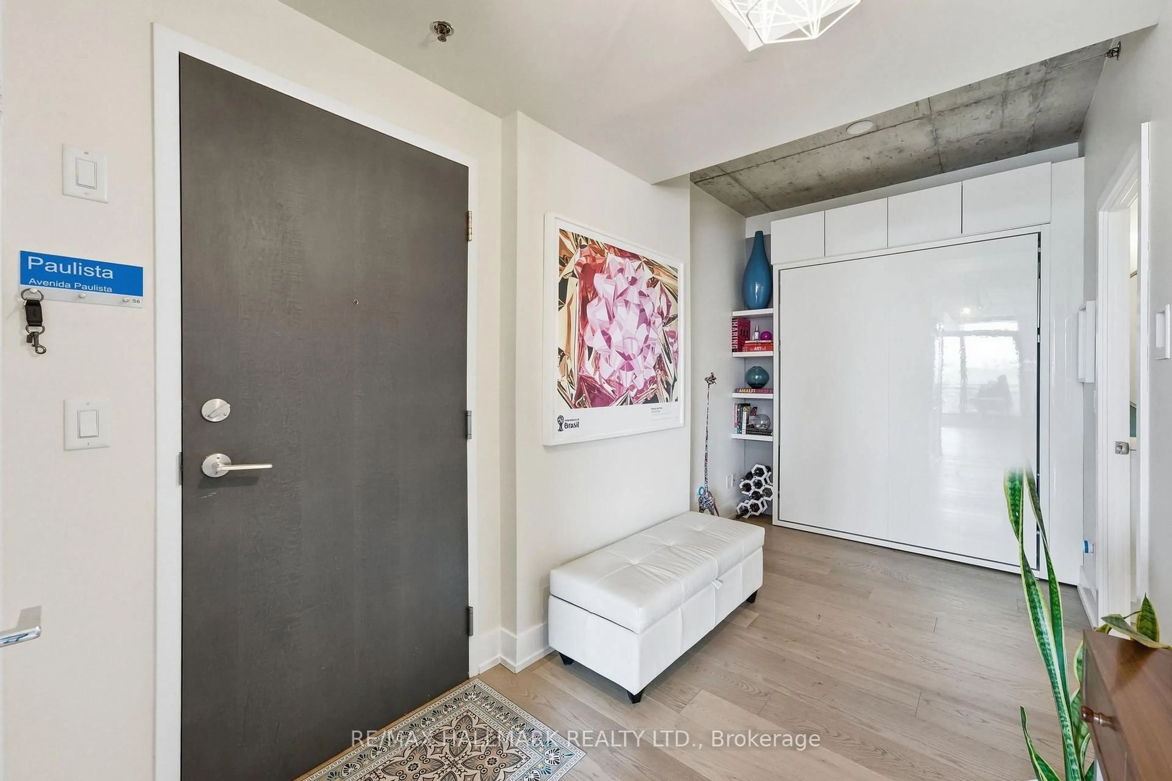 Indoor entryway for 630 Queen St #602, Toronto Ontario M4M 1G3