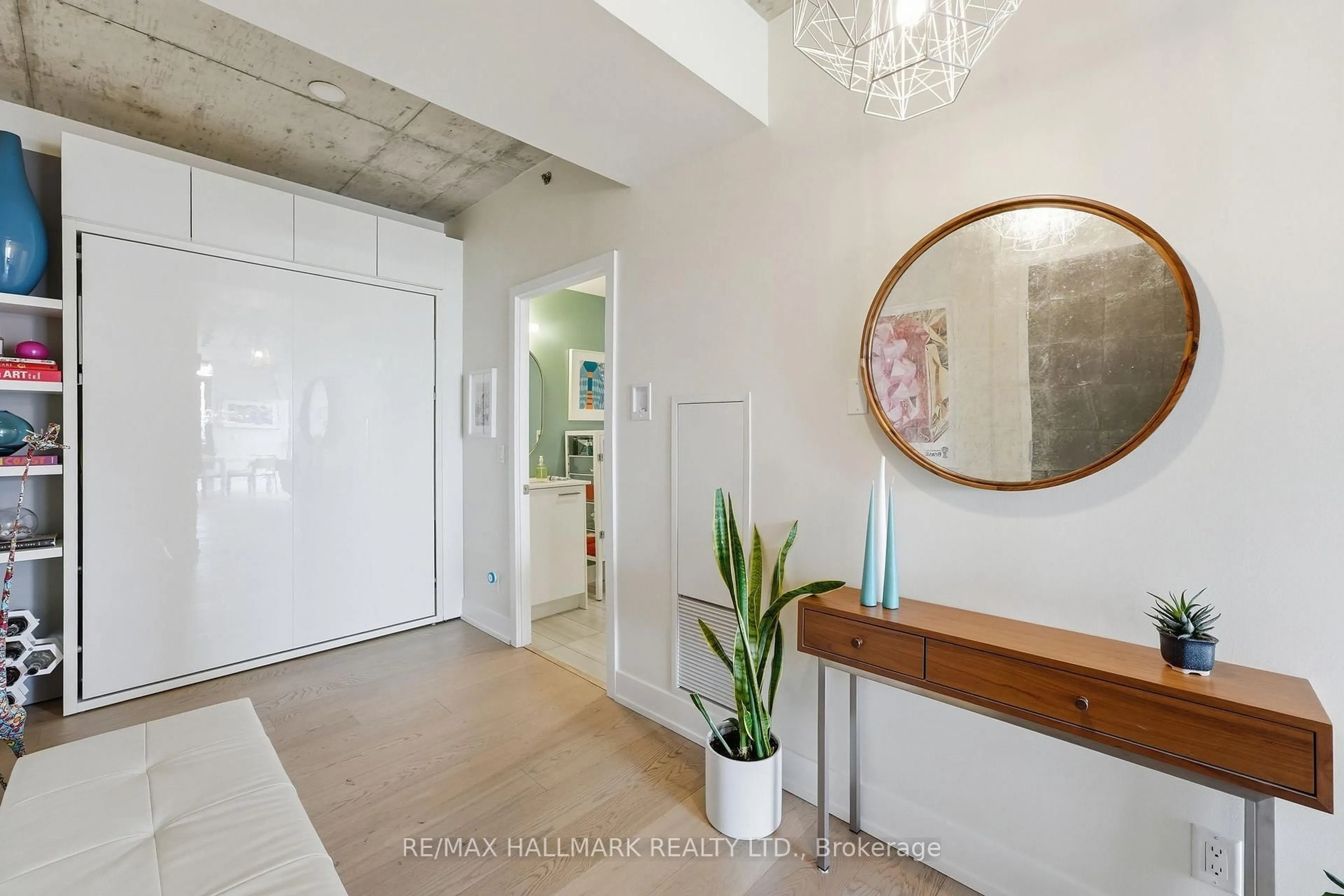 Indoor entryway for 630 Queen St #602, Toronto Ontario M4M 1G3