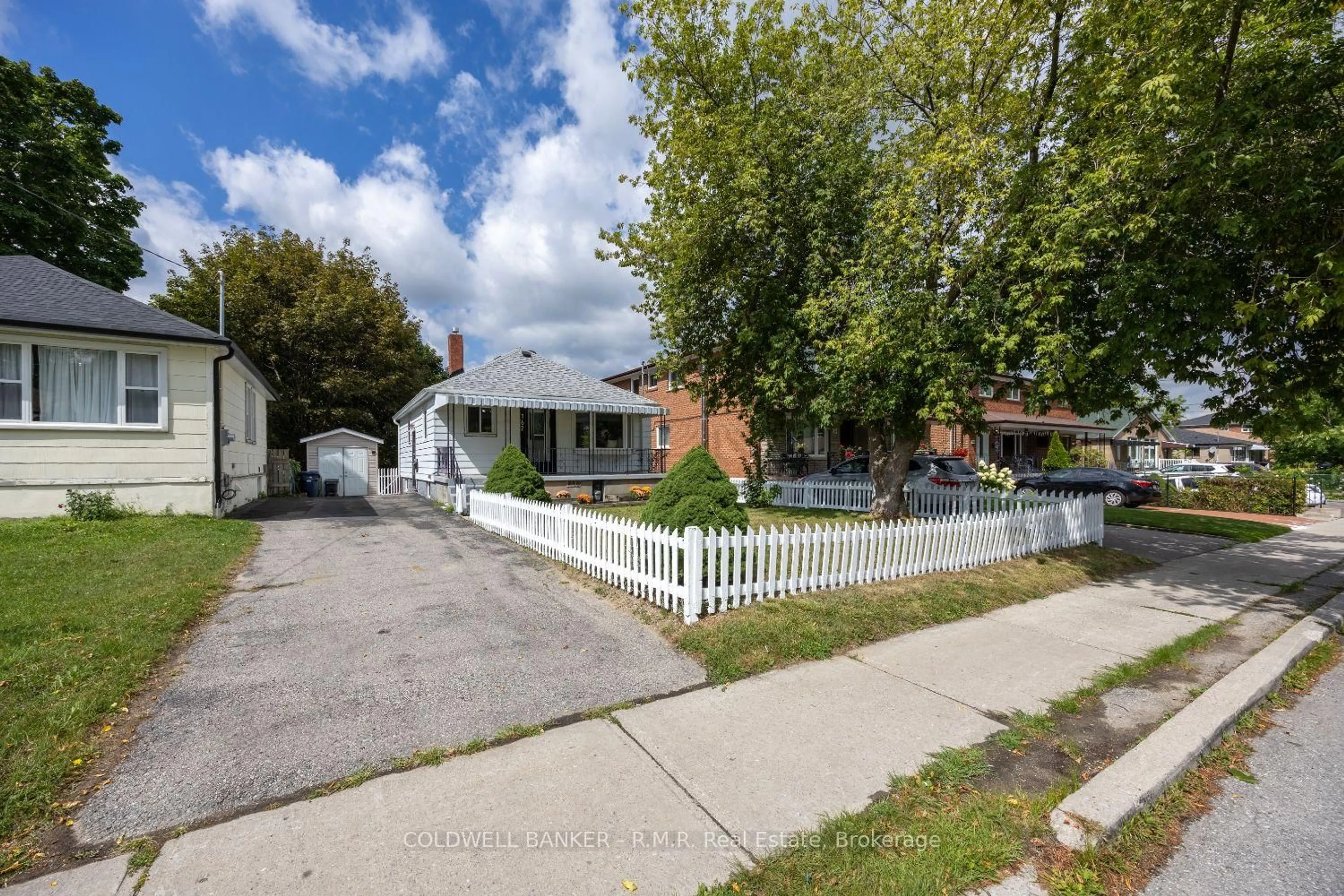 A pic from outside/outdoor area/front of a property/back of a property/a pic from drone, street for 162 Magnolia Ave, Toronto Ontario M1K 3K8