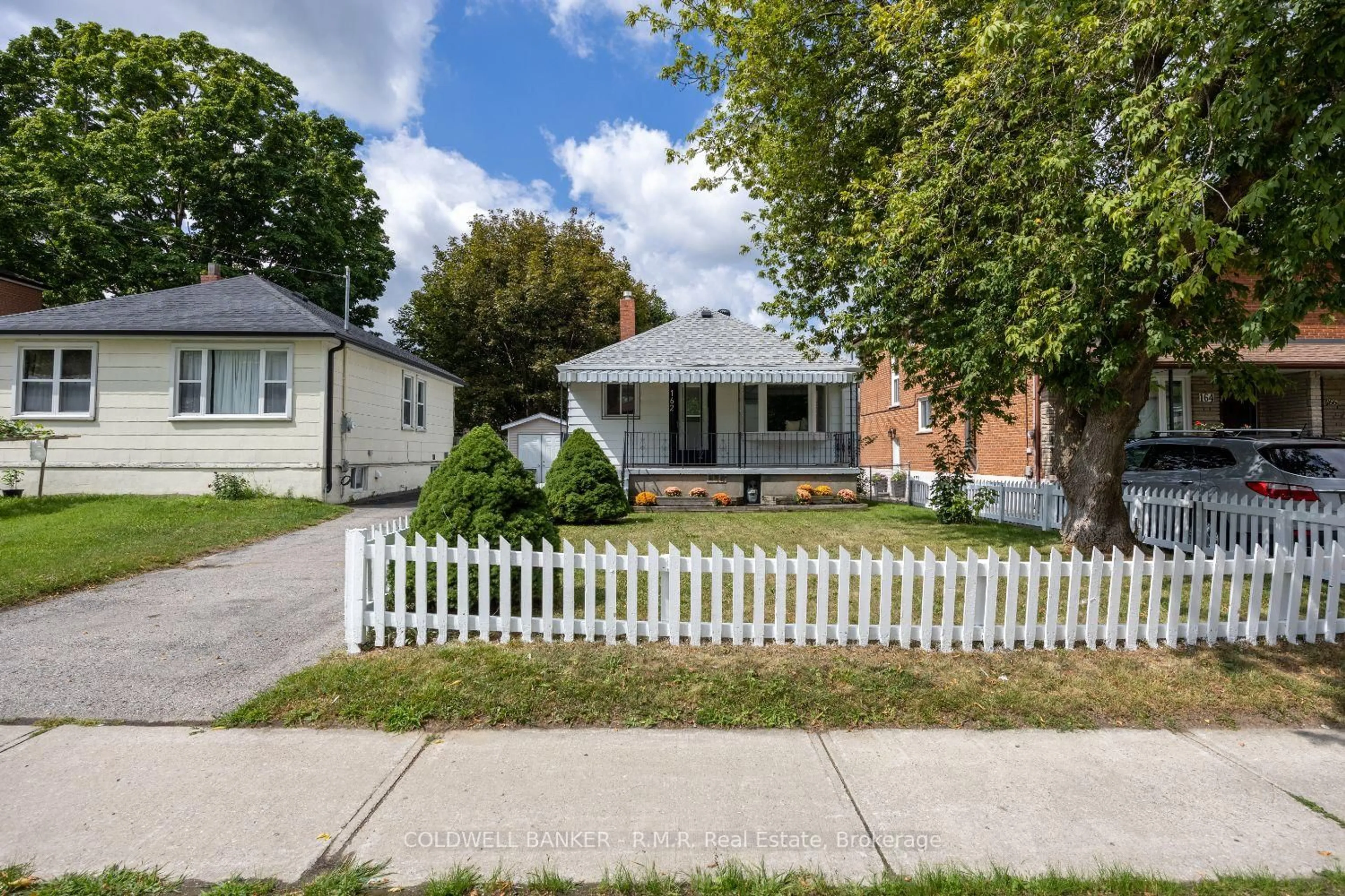 Home with vinyl exterior material, street for 162 Magnolia Ave, Toronto Ontario M1K 3K8