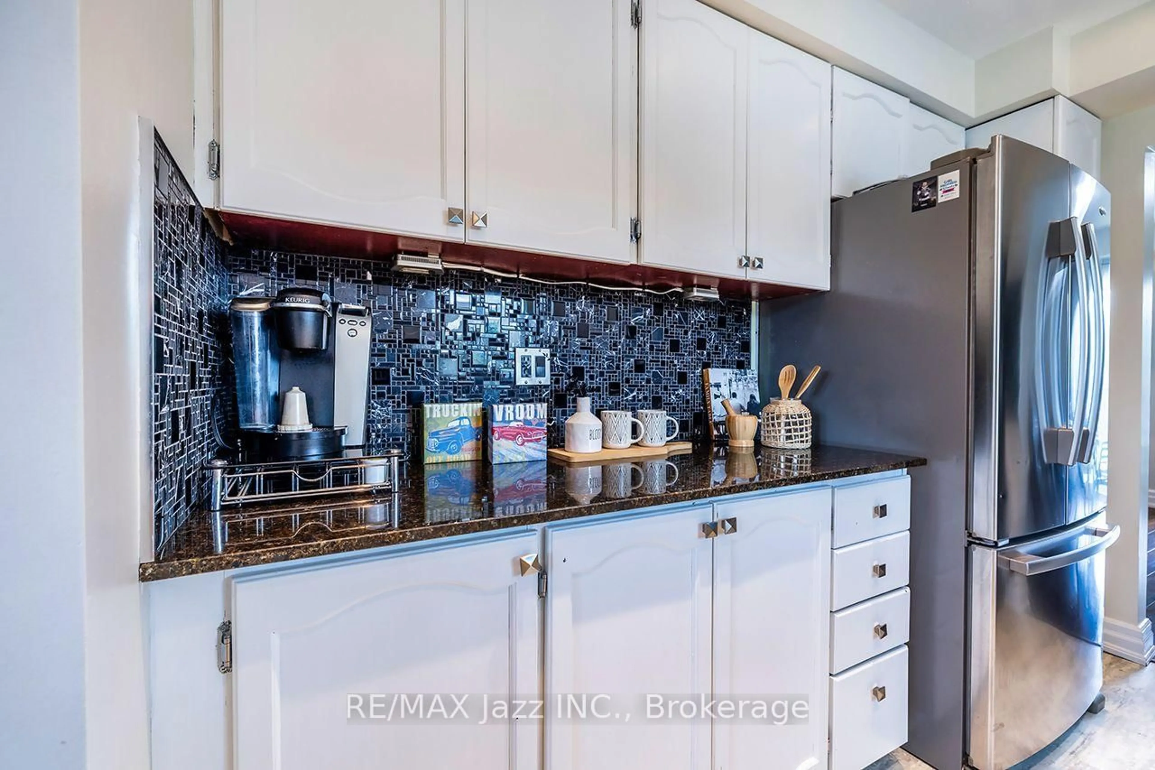 Unknown for 621 Flavelle Crt, Pickering Ontario L1V 3W6