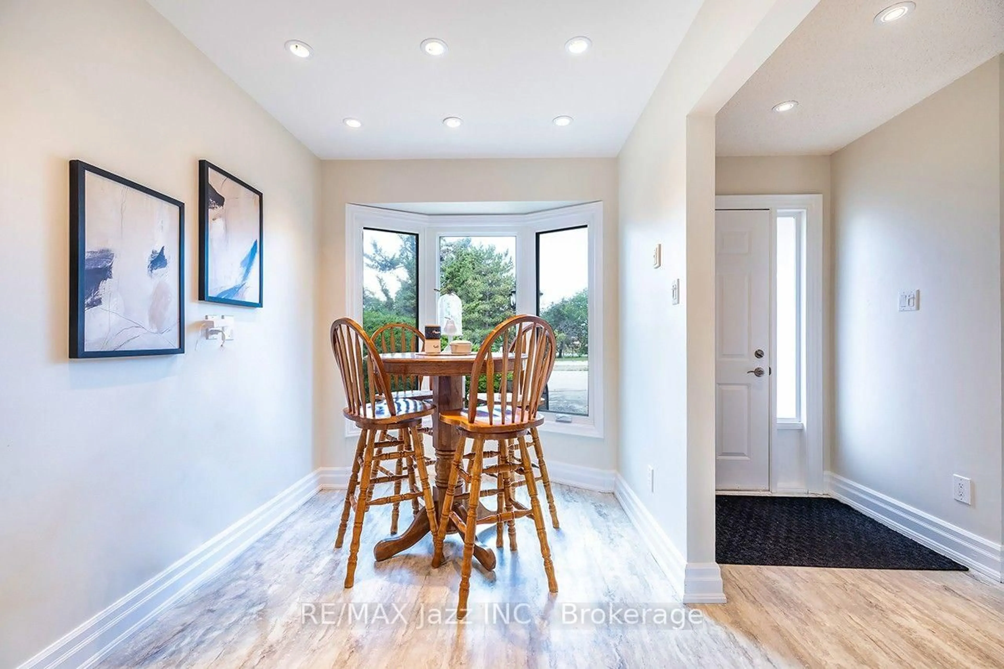 Dining room, unknown for 621 Flavelle Crt, Pickering Ontario L1V 3W6