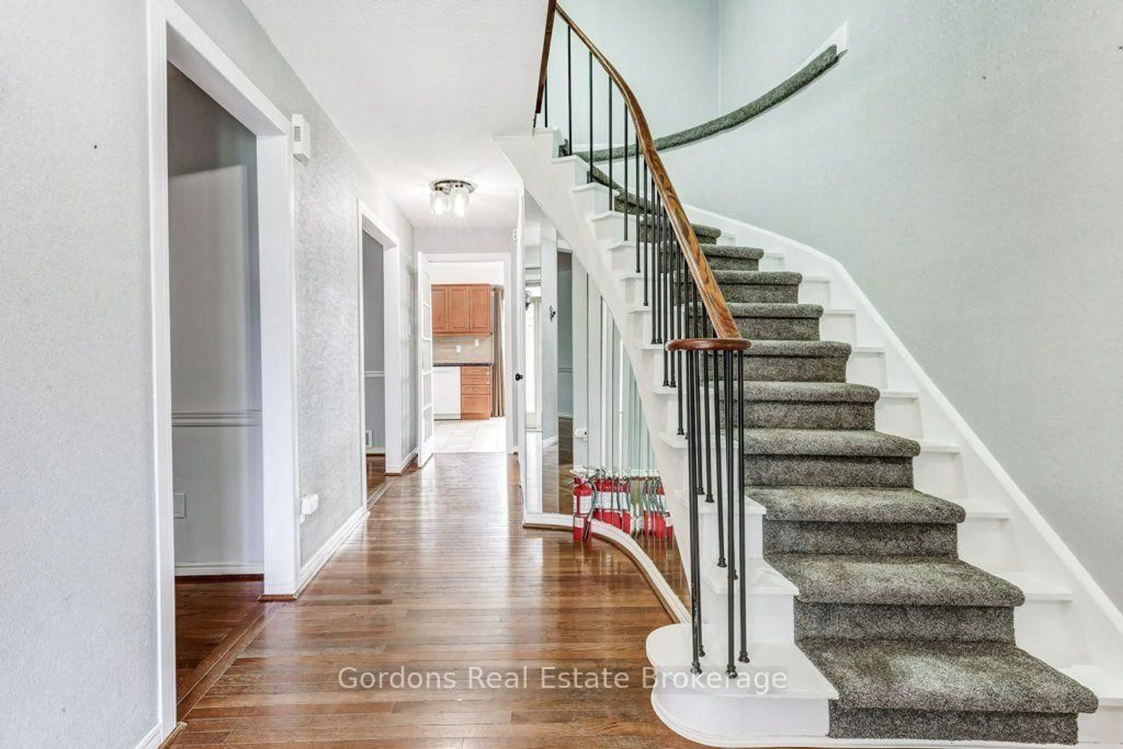 Unknown for 2013 Shay Dr, Pickering Ontario L1X 1Y1