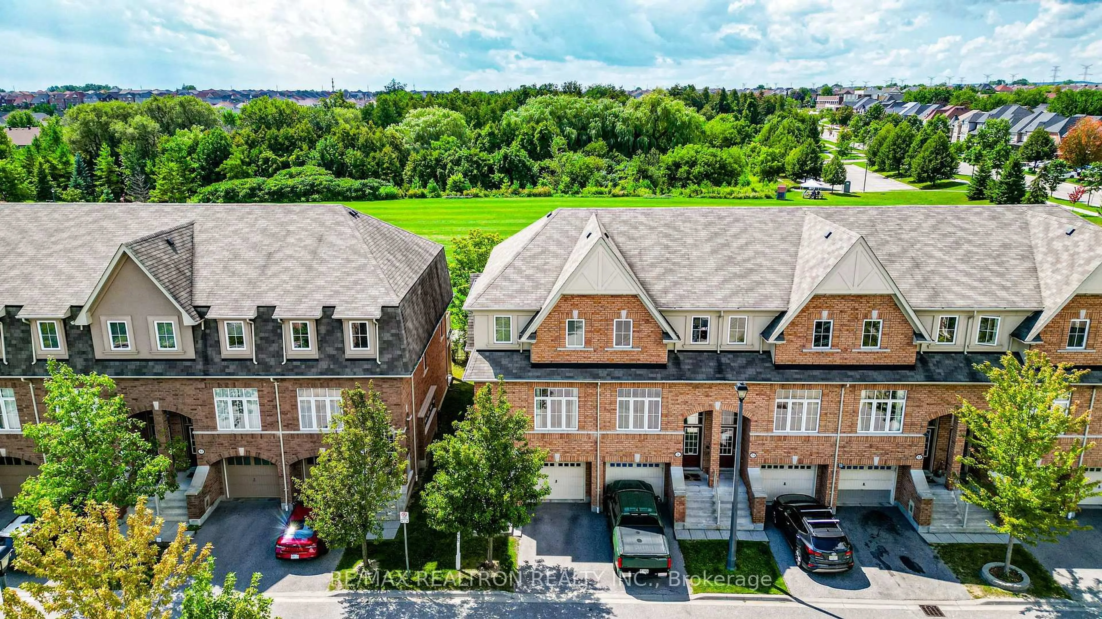 A pic from outside/outdoor area/front of a property/back of a property/a pic from drone, street for 28 Burtonbury Lane, Ajax Ontario L1Z 0L3