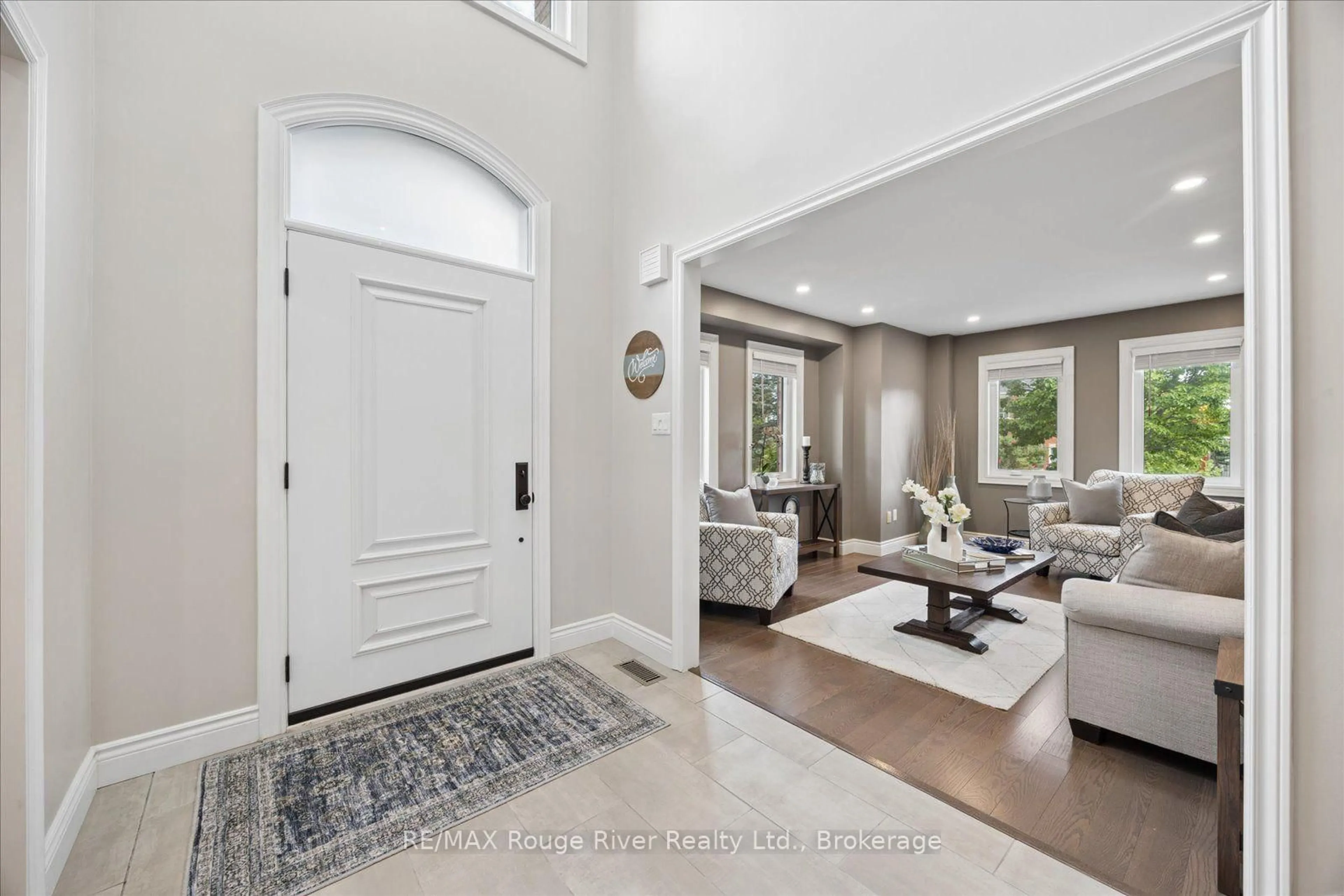 Indoor entryway for 10 Windbreak Cres, Whitby Ontario L1P 1P8
