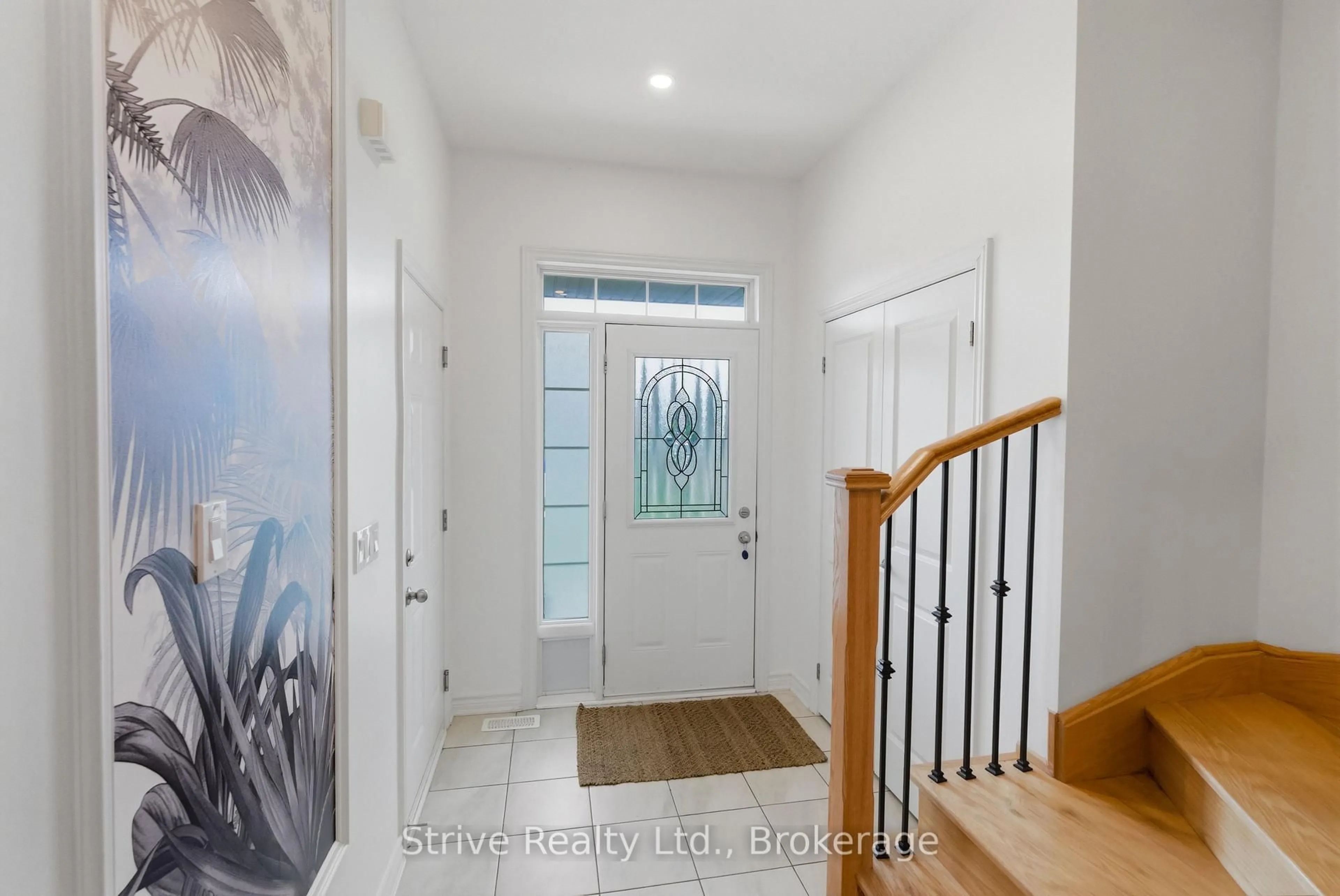 Indoor entryway for 31 Southampton St, Scugog Ontario L9L 0C6