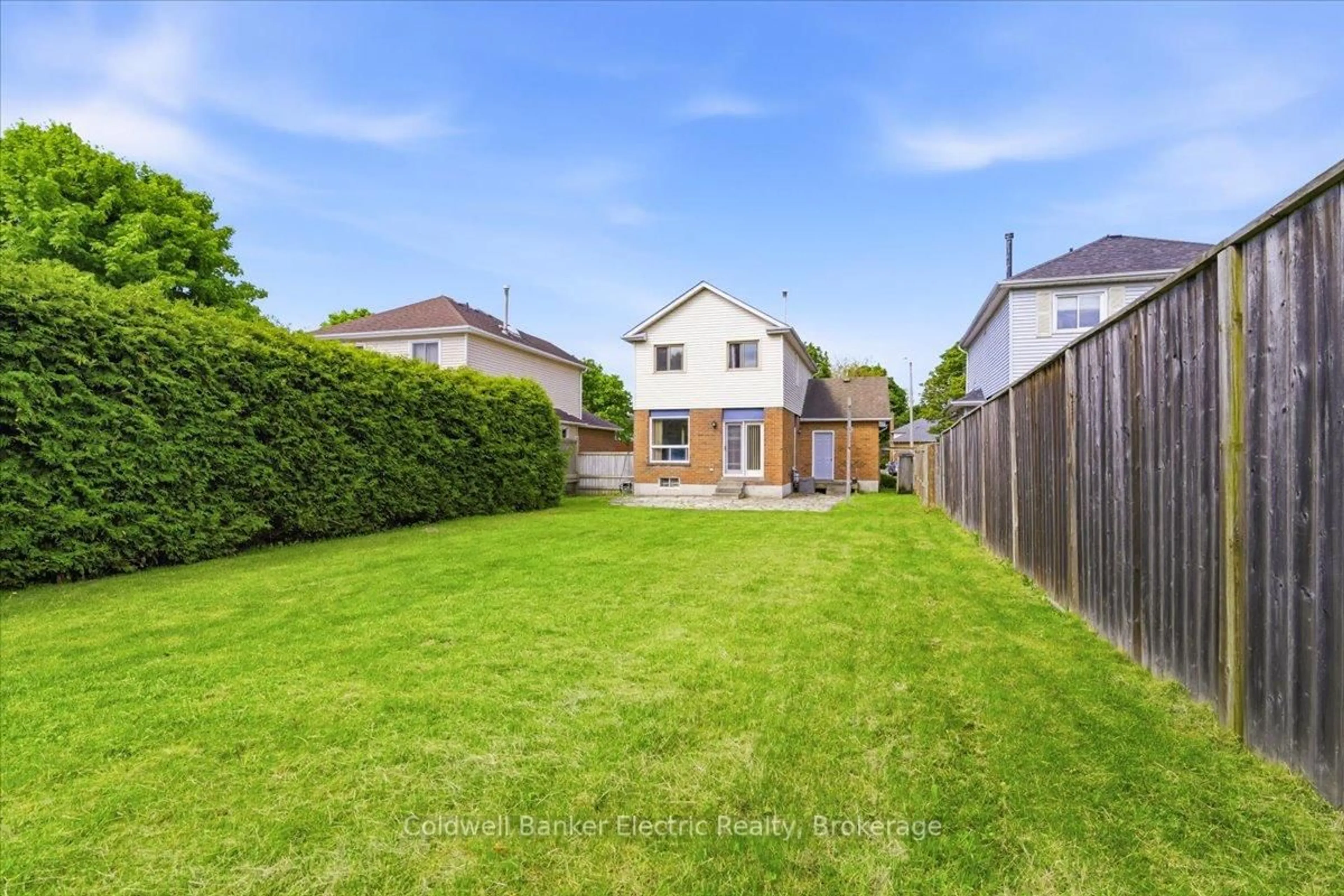 A pic from outside/outdoor area/front of a property/back of a property/a pic from drone, street for 3 Walbridge Crt, Clarington Ontario L1C 4B7