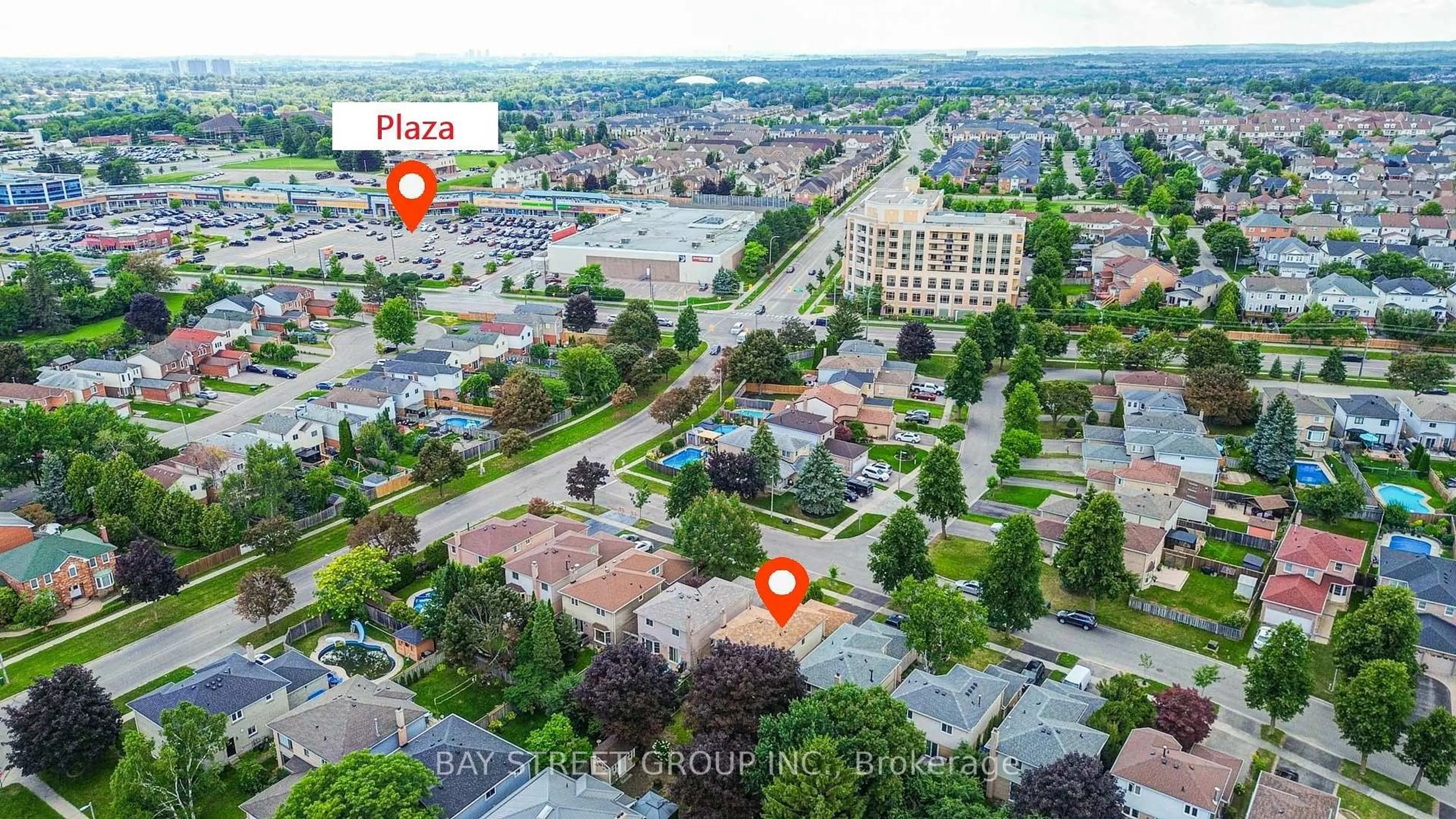 A pic from outside/outdoor area/front of a property/back of a property/a pic from drone, city buildings view from balcony for 10 Hemingford Pl, Whitby Ontario L1R 1G1