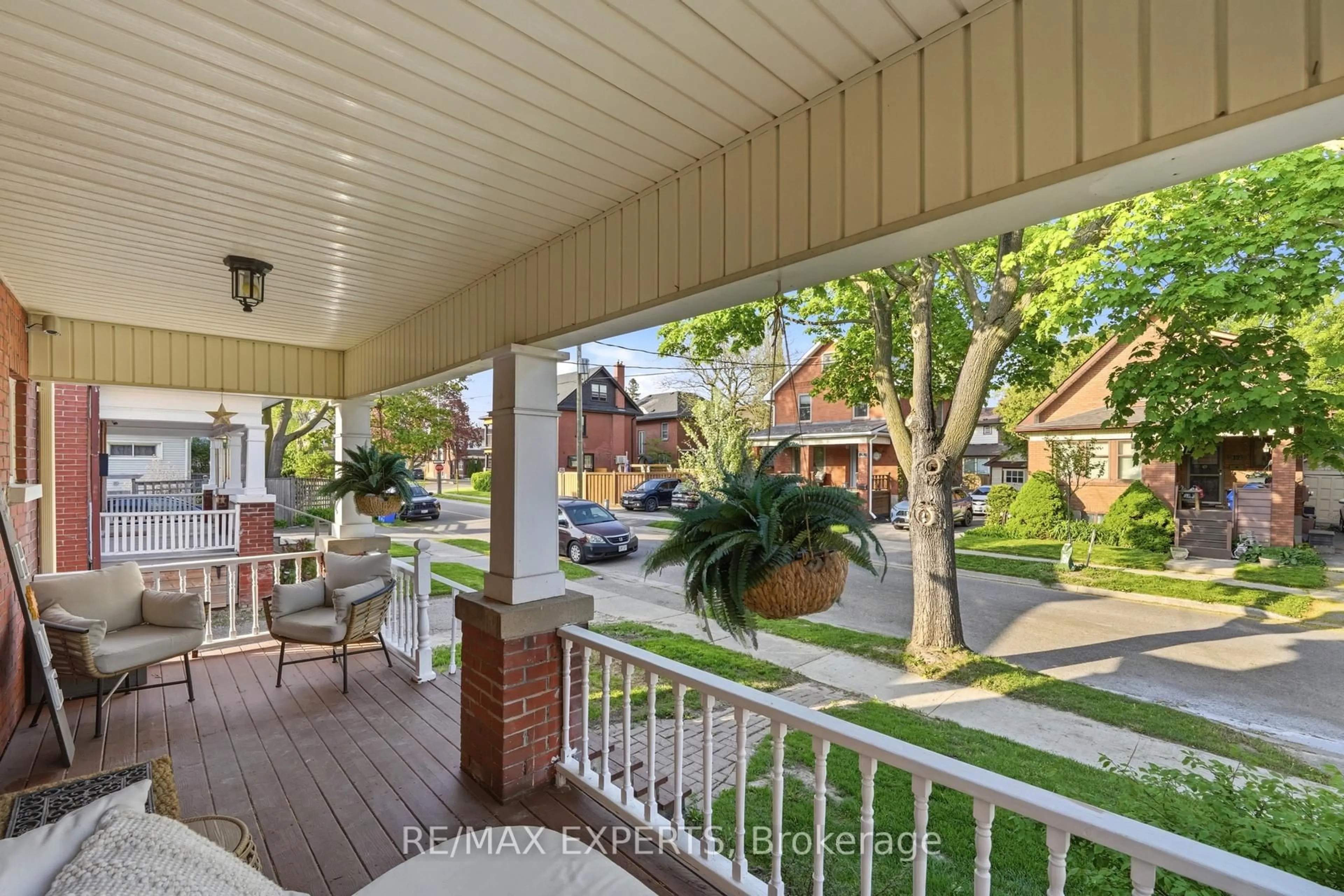 Patio, street for 18 Rowe St, Oshawa Ontario L1H 5P5