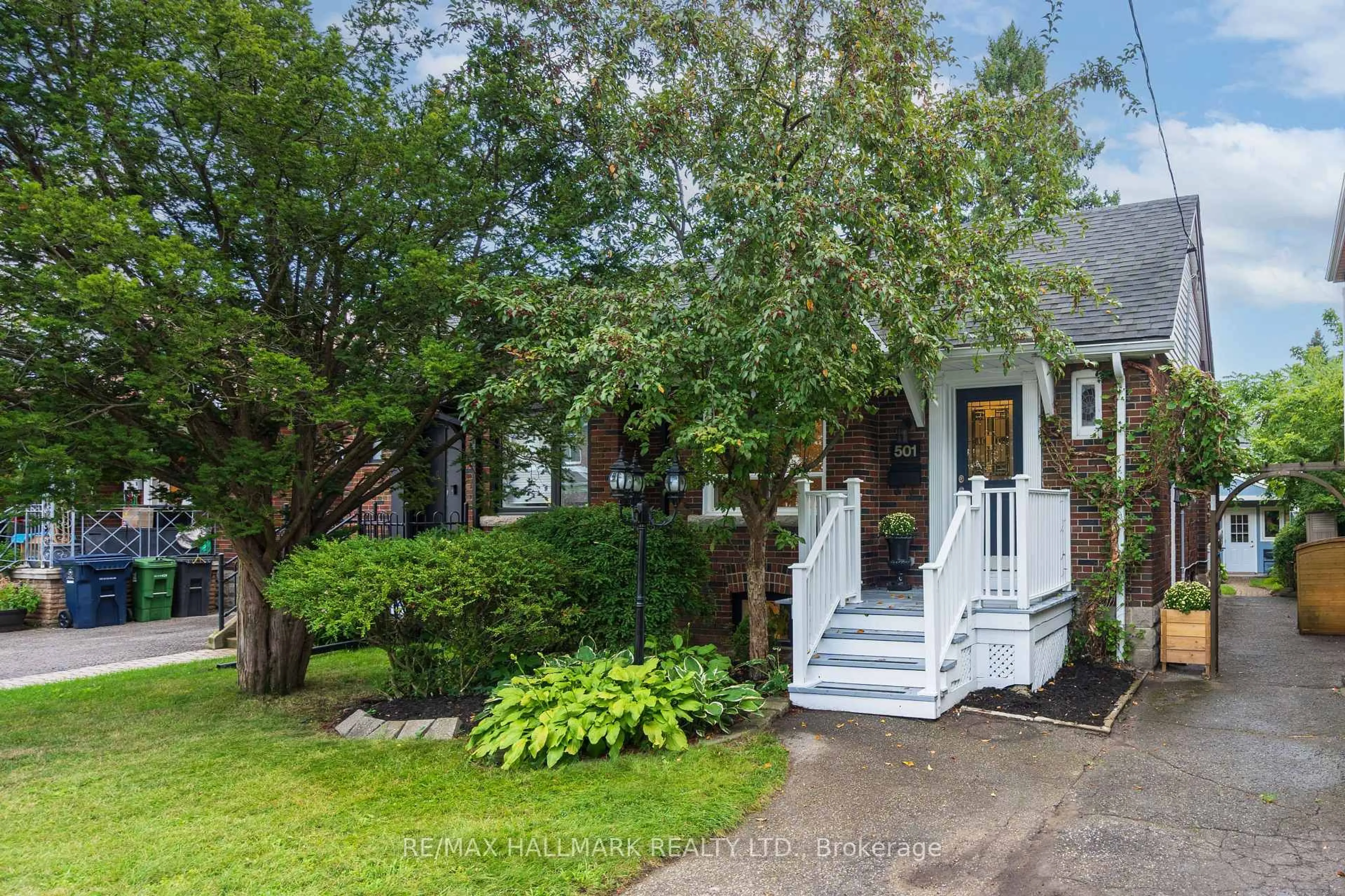 Unknown for 501 Sammon Ave, Toronto Ontario M4J 2B3