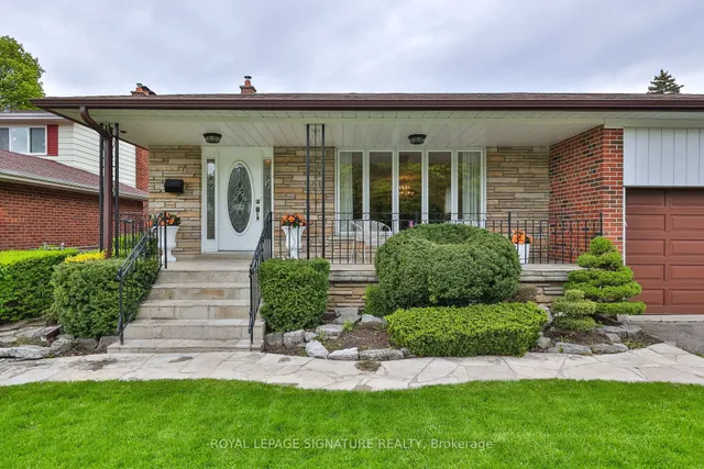 14 Logstone Cres, Toronto 4