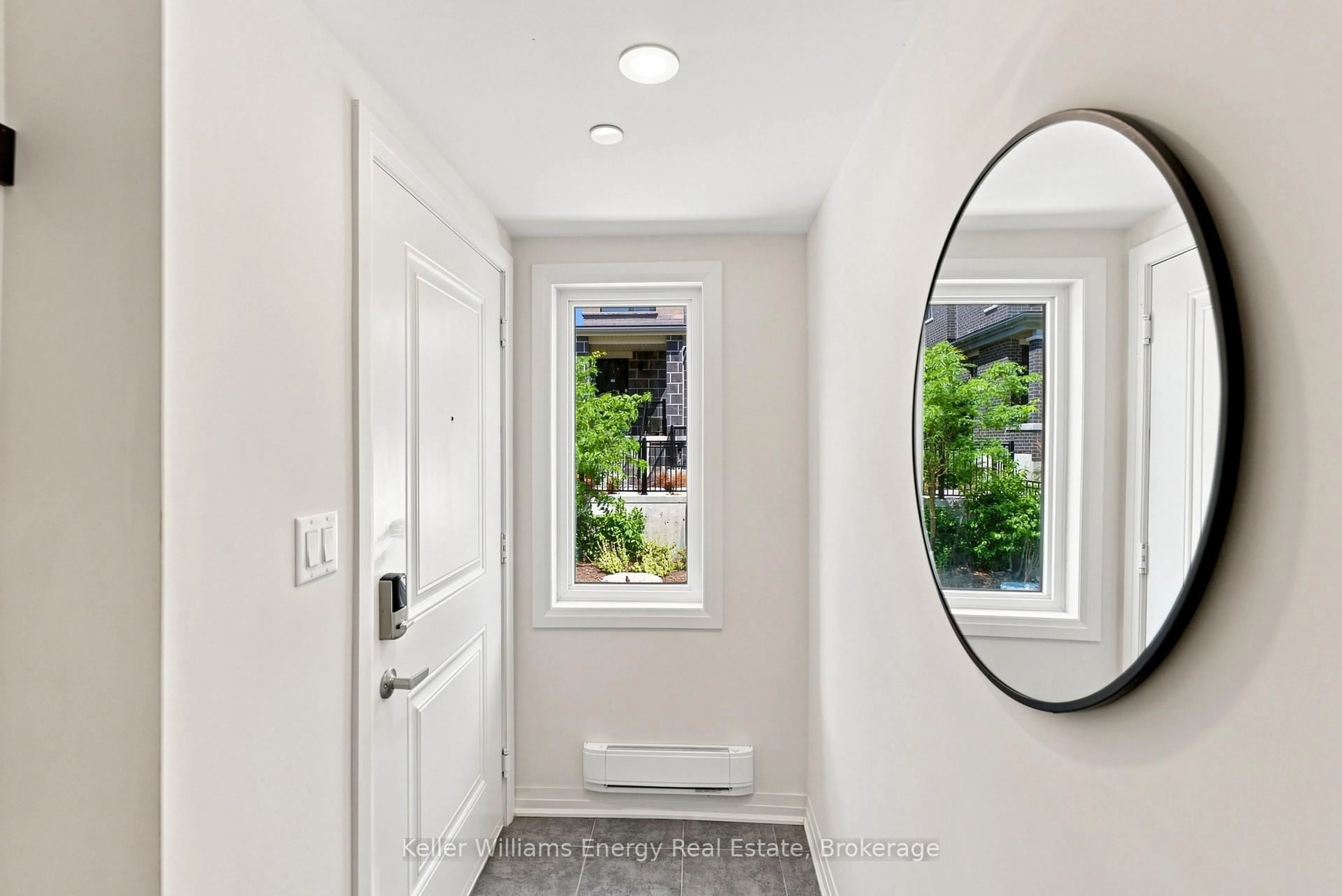 Indoor entryway for 29C Lookout Dr, Clarington Ontario L1C 7G1