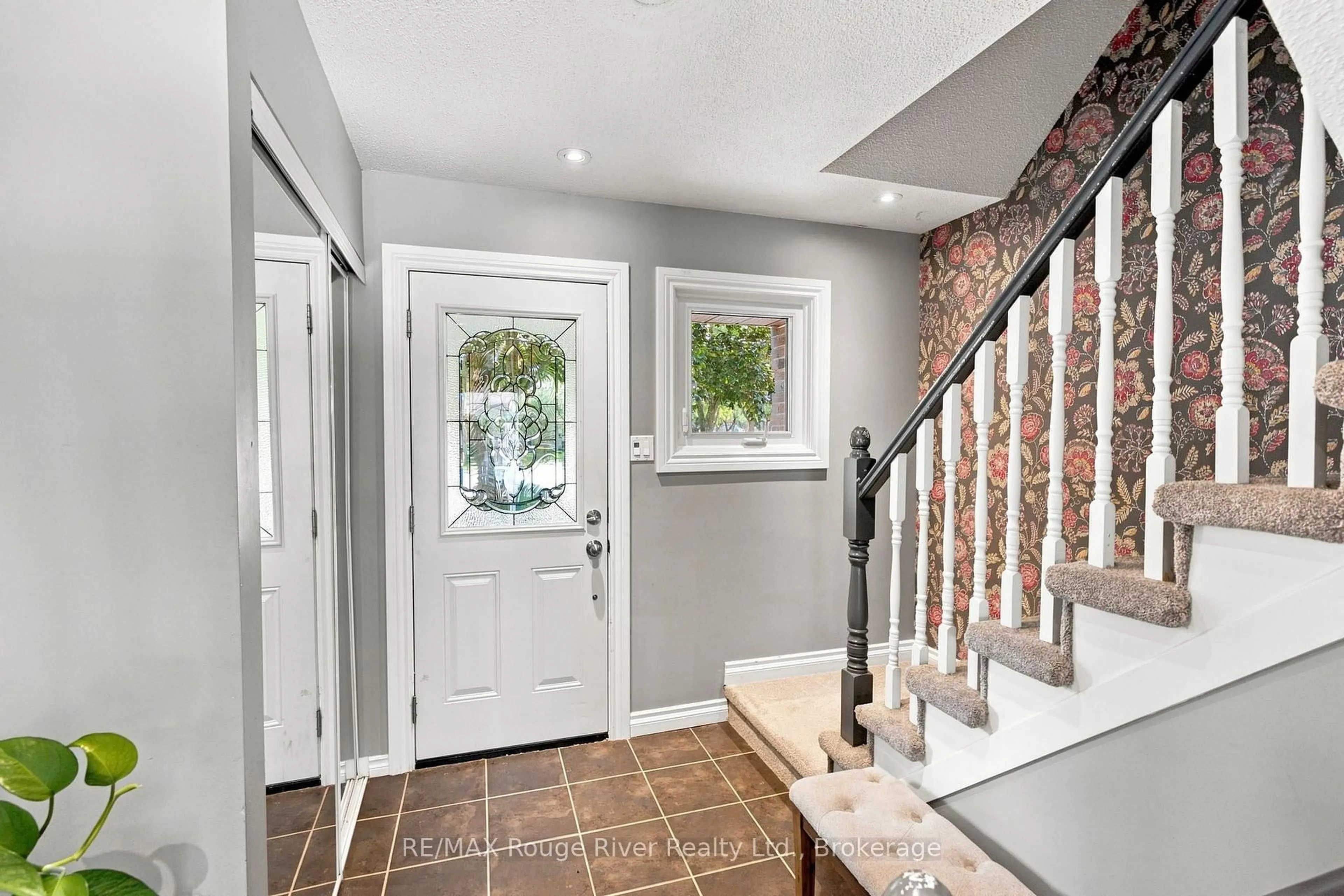 Indoor entryway for 49 Fisher Cres, Ajax Ontario L1T 2E8