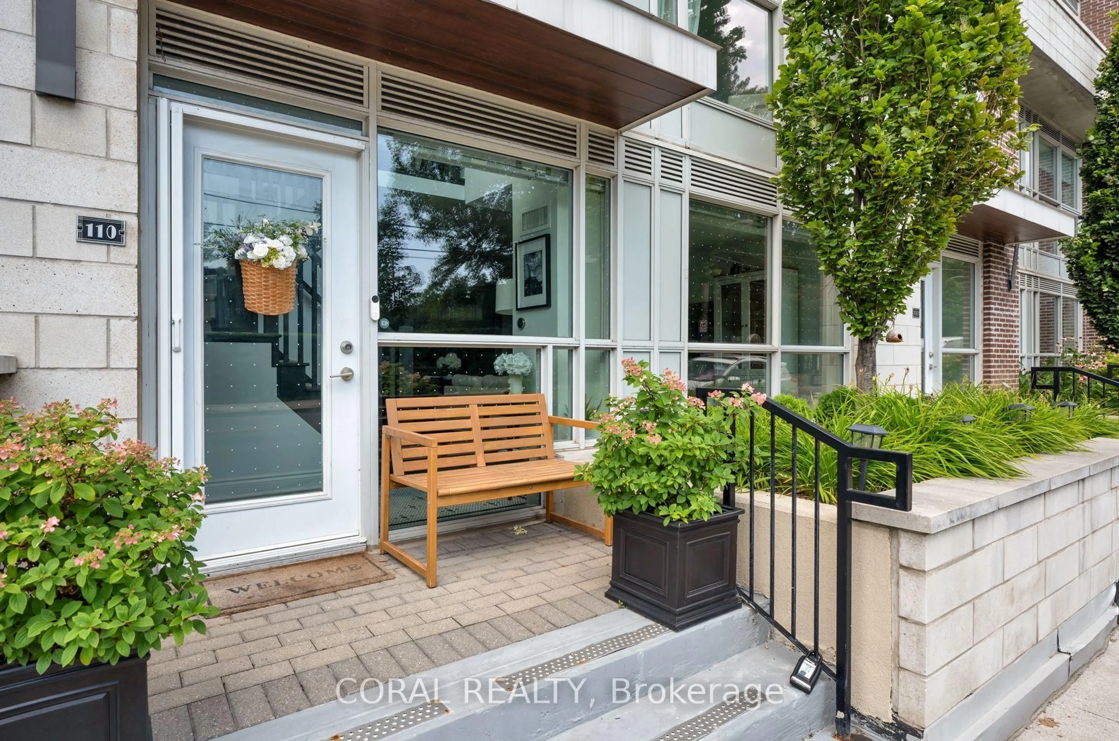 Indoor entryway for 1350 Kingston Rd #TH10, Toronto Ontario M1N 1P9