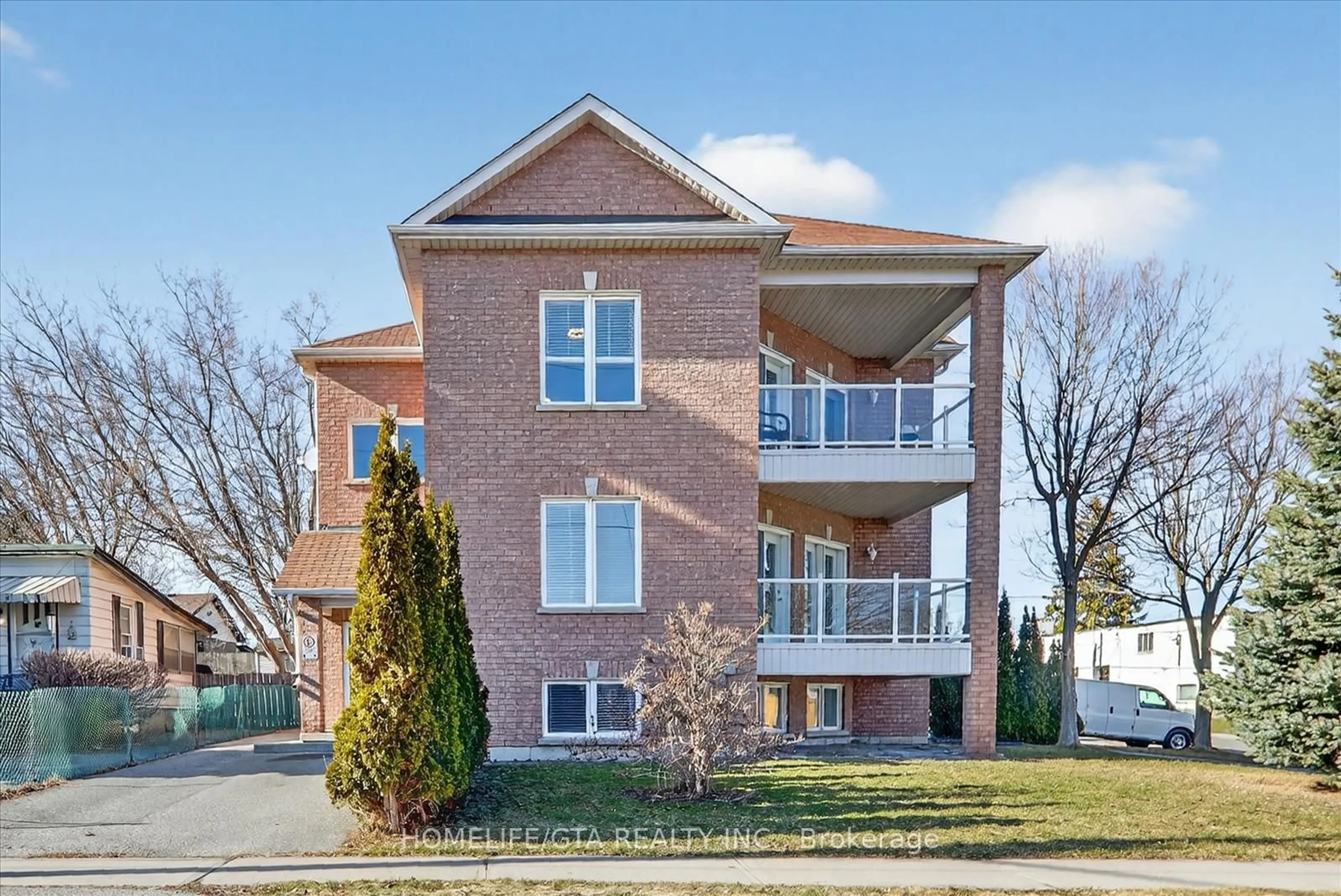 Home with brick exterior material, street for 368 Pine Ave, Oshawa Ontario L1J 2H8