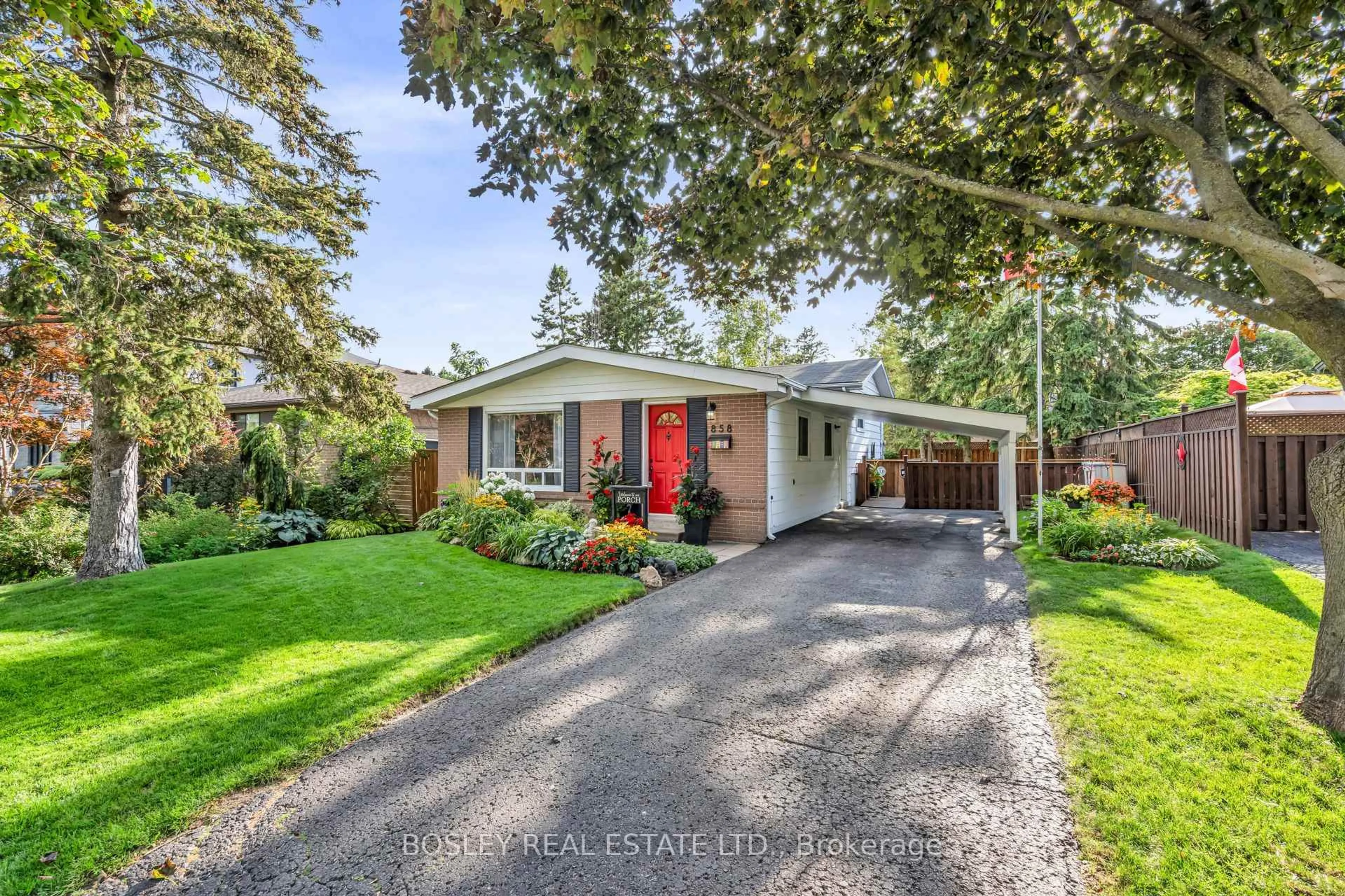 Home with vinyl exterior material, street for 858 Modlin Rd, Pickering Ontario L1W 1V7