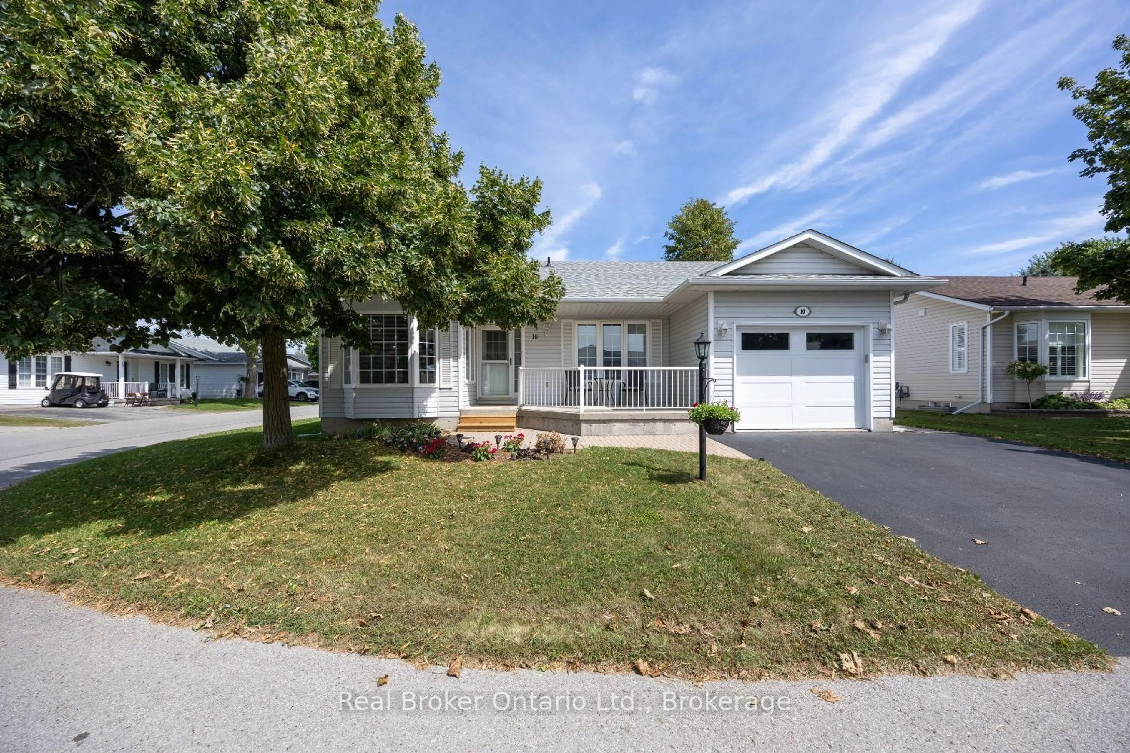 Home with vinyl exterior material, street for 10 Niagara Tr, Clarington Ontario L1B 1A2
