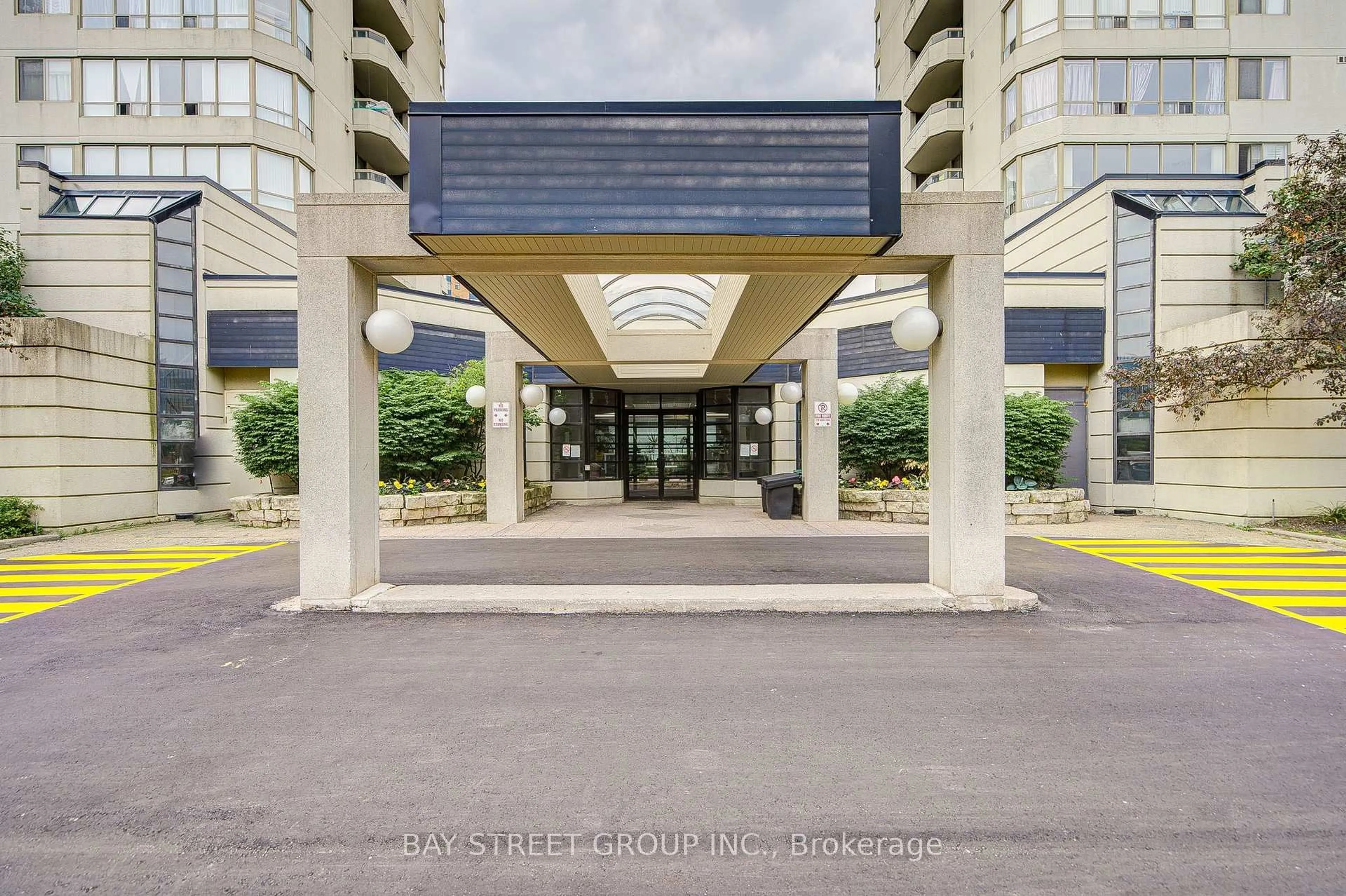 Indoor foyer for 160 alton towers Circ #1607, Toronto Ontario M1V 4X8