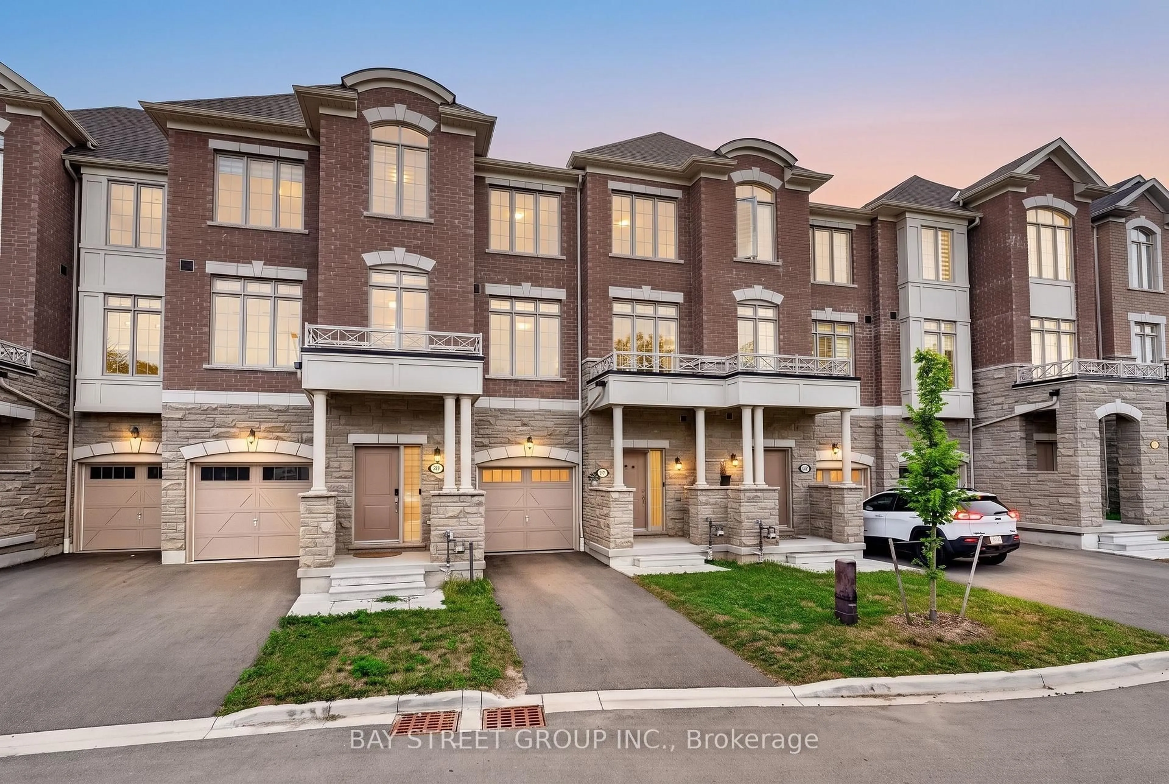 Home with brick exterior material, street for 39 Coote Crt, Ajax Ontario L1T 0P5