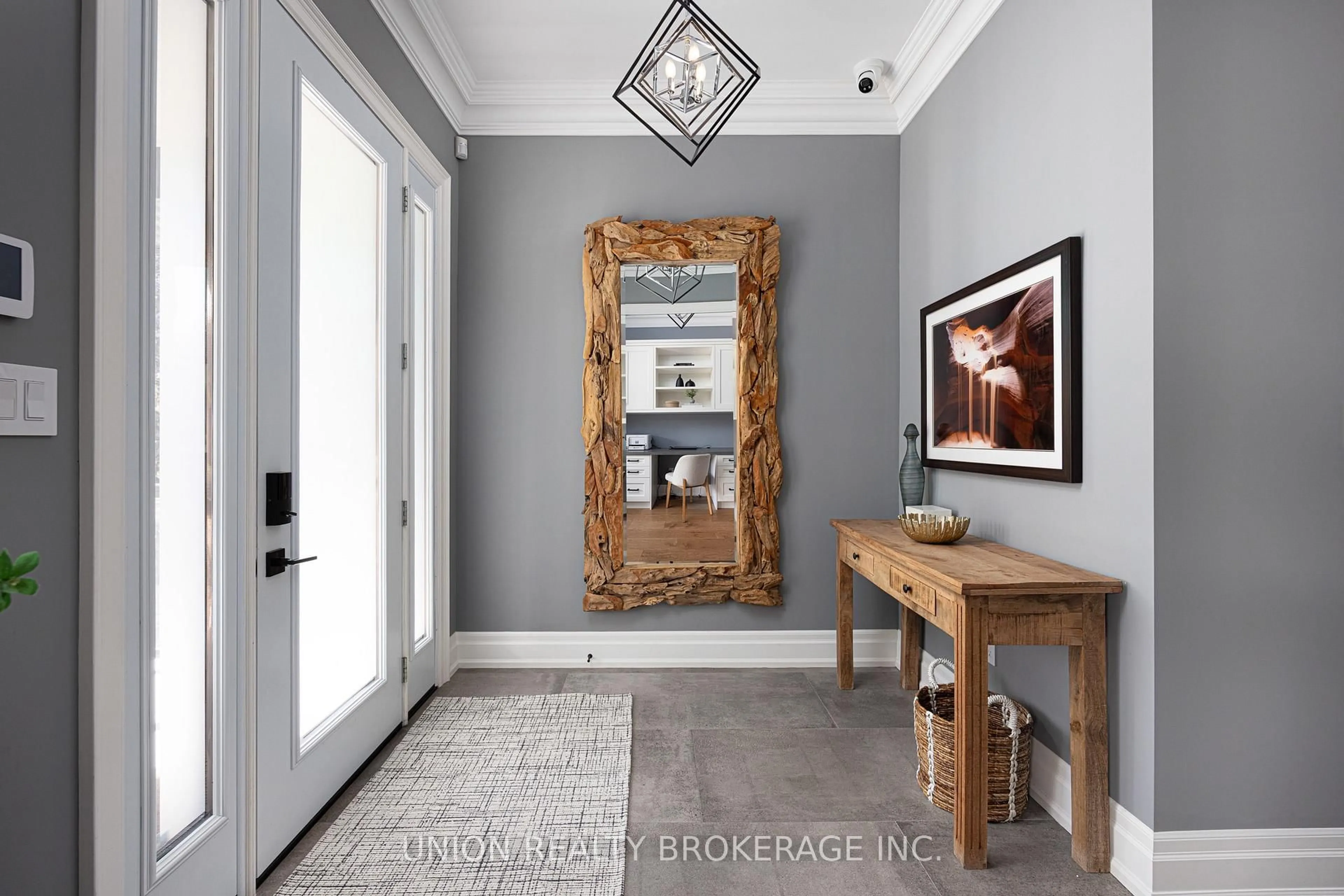Indoor entryway for 400 Rouge Hills Dr, Toronto Ontario M1C 2Z5