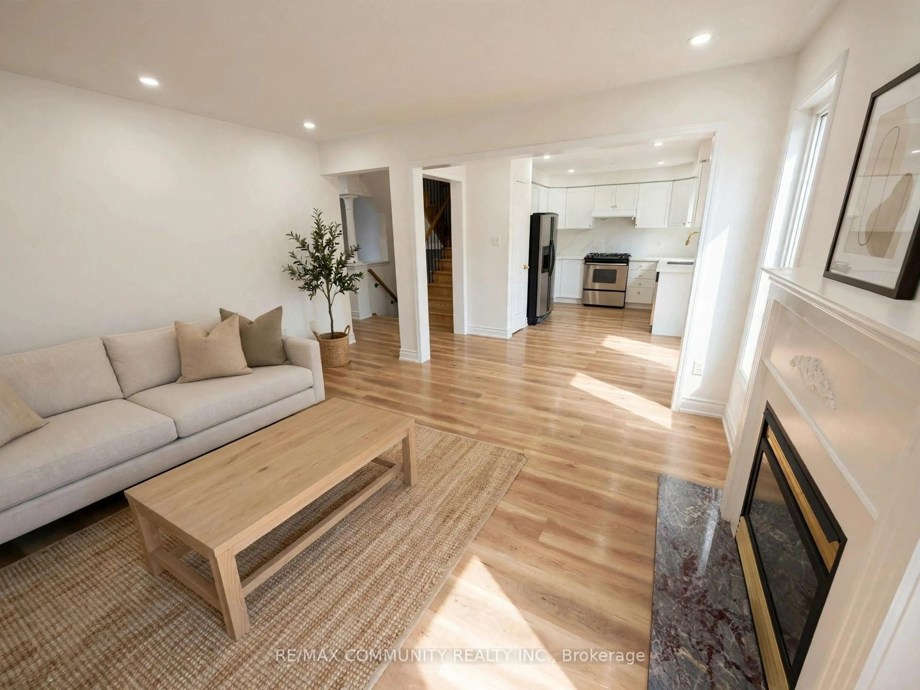 Living room with furniture, wood/laminate floor for 5 Canoe Cres, Toronto Ontario M1X 1X9