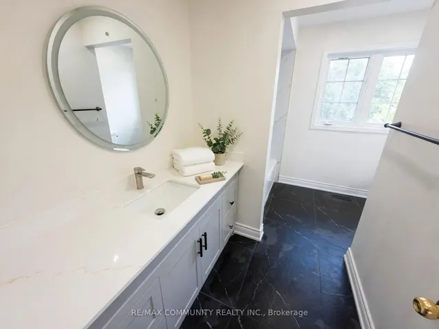 5 Canoe Cres, Toronto 5