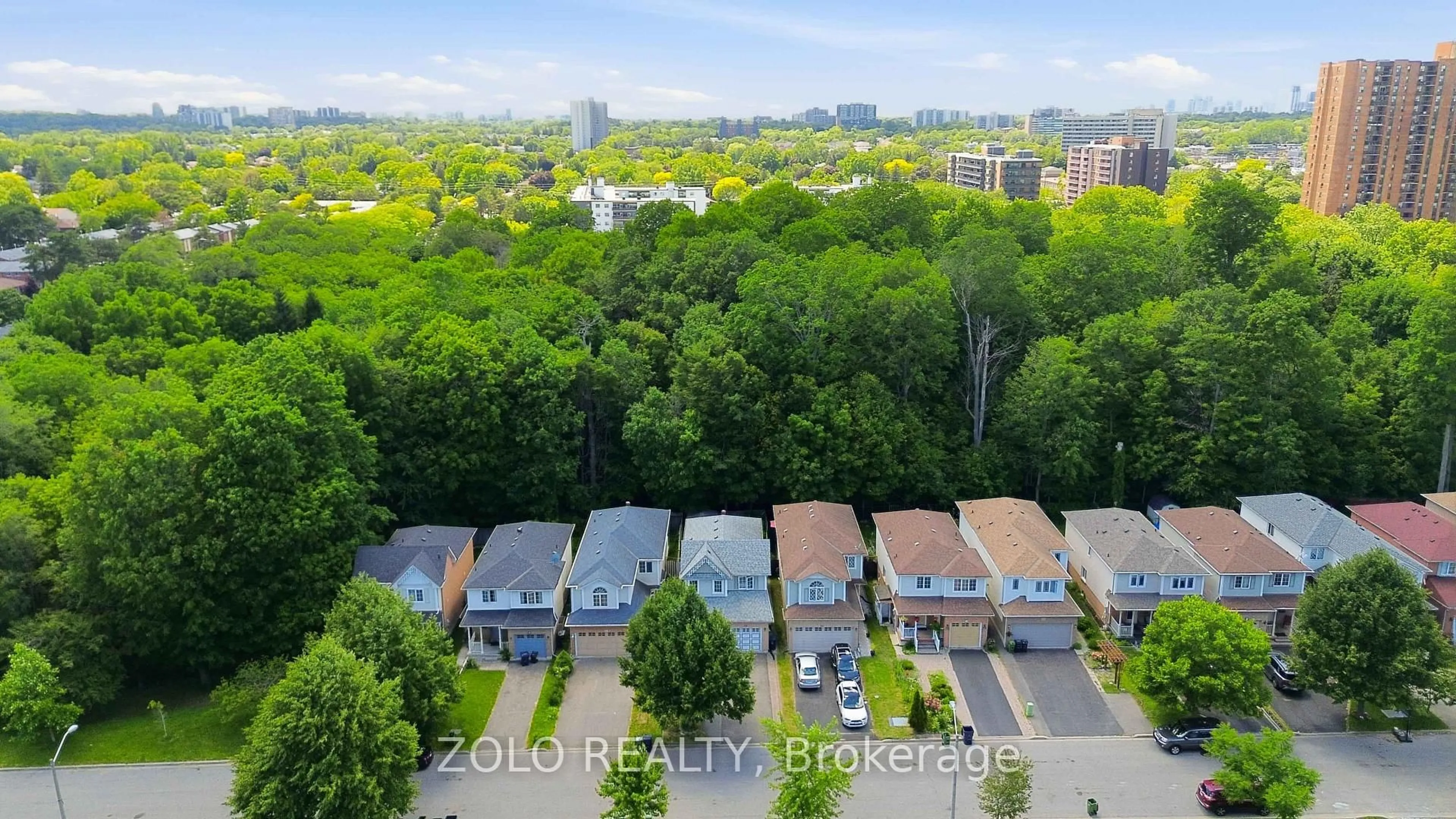 A pic from outside/outdoor area/front of a property/back of a property/a pic from drone, city buildings view from balcony for 82 Piperbrook Cres, Toronto Ontario M1E 5G9