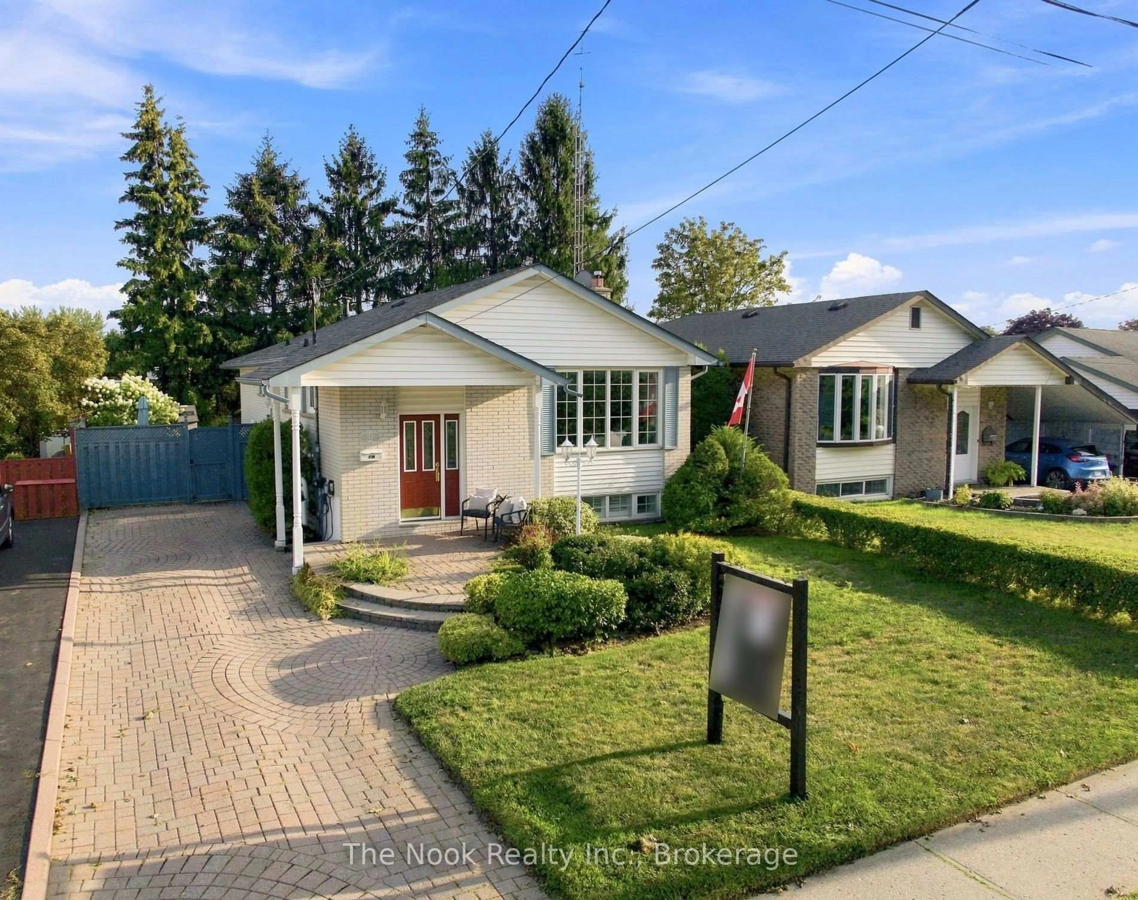 A pic from outside/outdoor area/front of a property/back of a property/a pic from drone, street for 274 Labrador Dr, Oshawa Ontario L1H 7E8