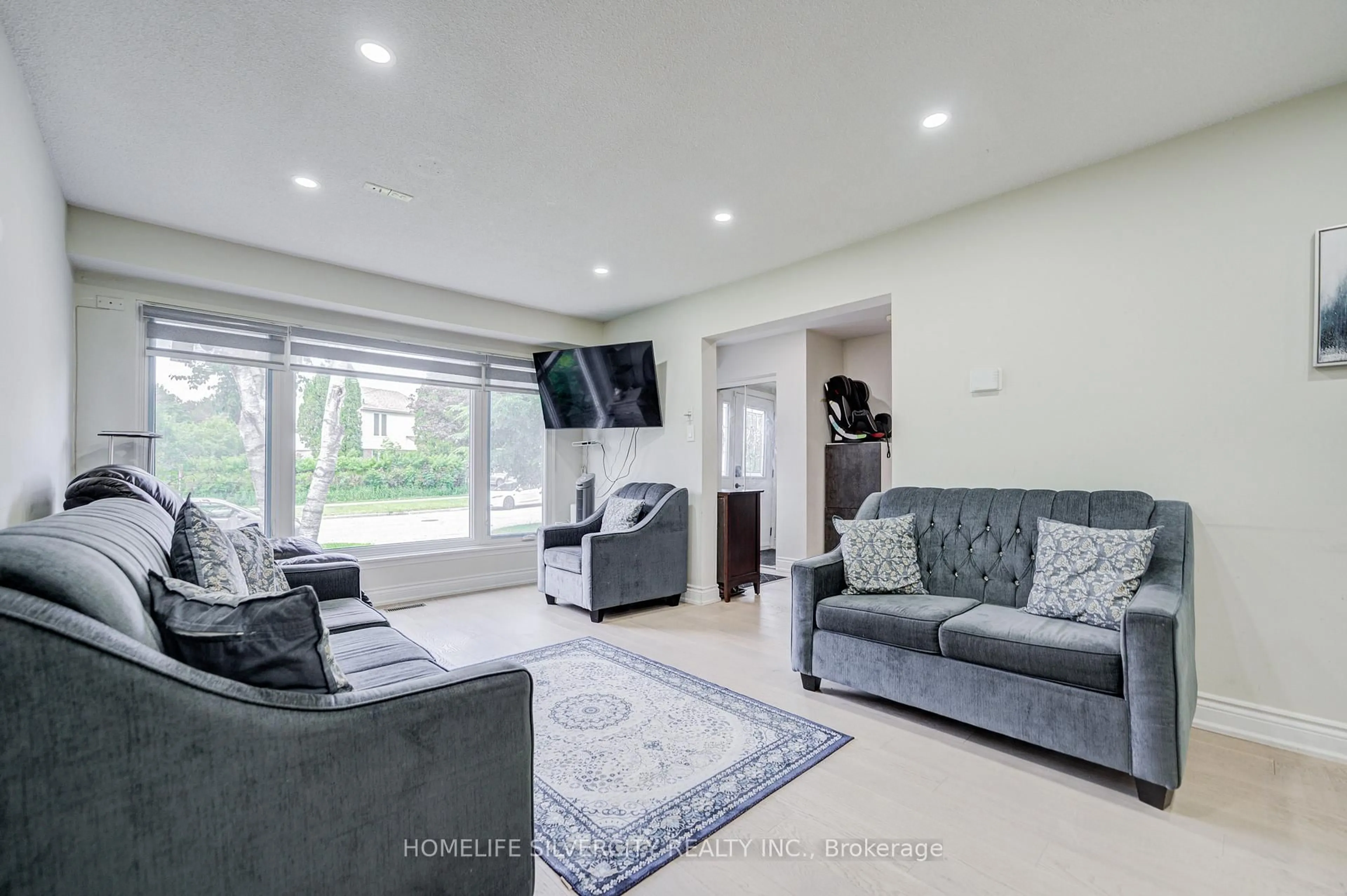 Living room with furniture, unknown for 160 Purvis Cres, Toronto Ontario M1B 1H9