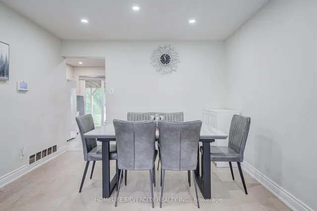160 Purvis Cres, Toronto 3