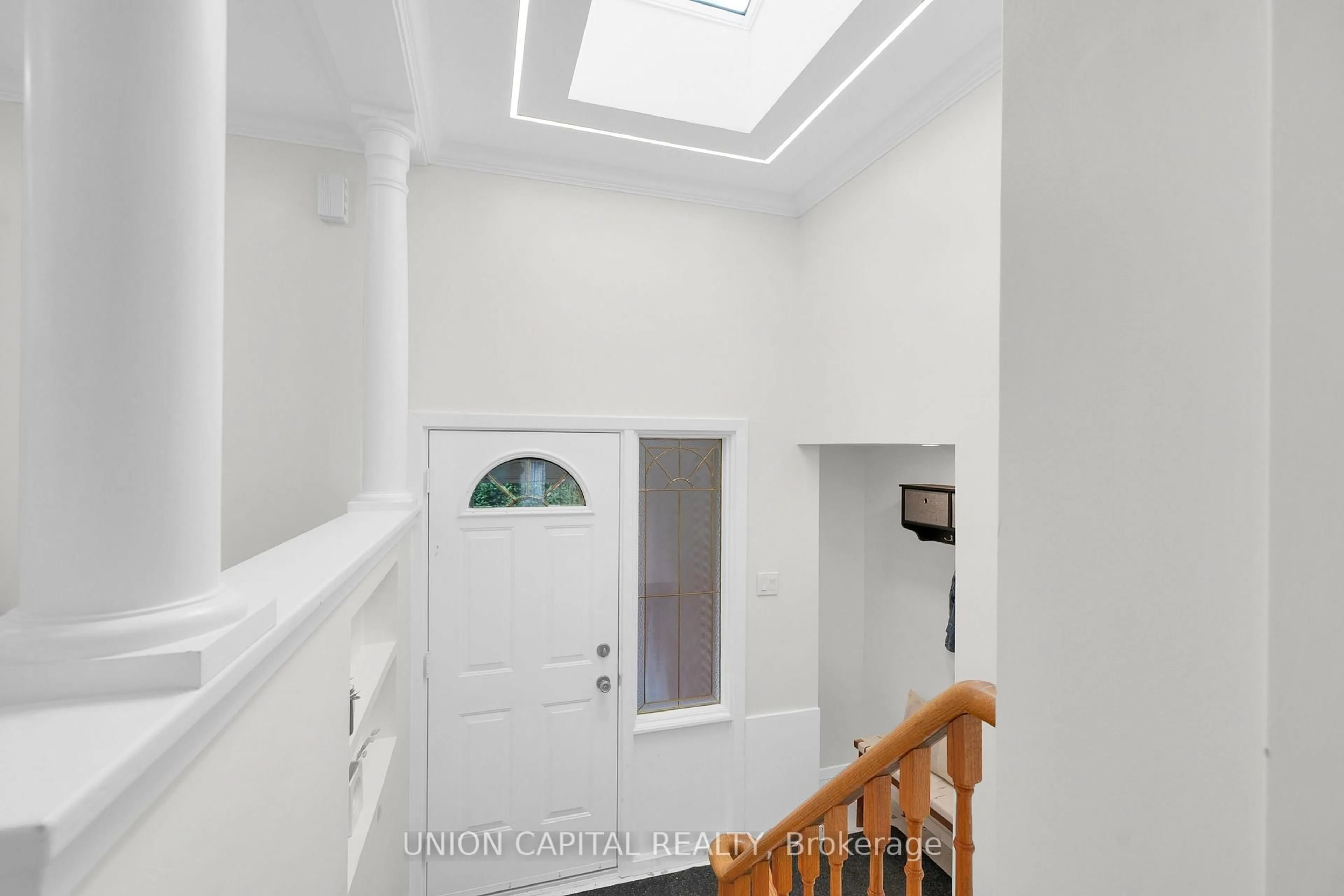 Indoor entryway for 8 Baybrook Cres, Toronto Ontario M1H 2R6