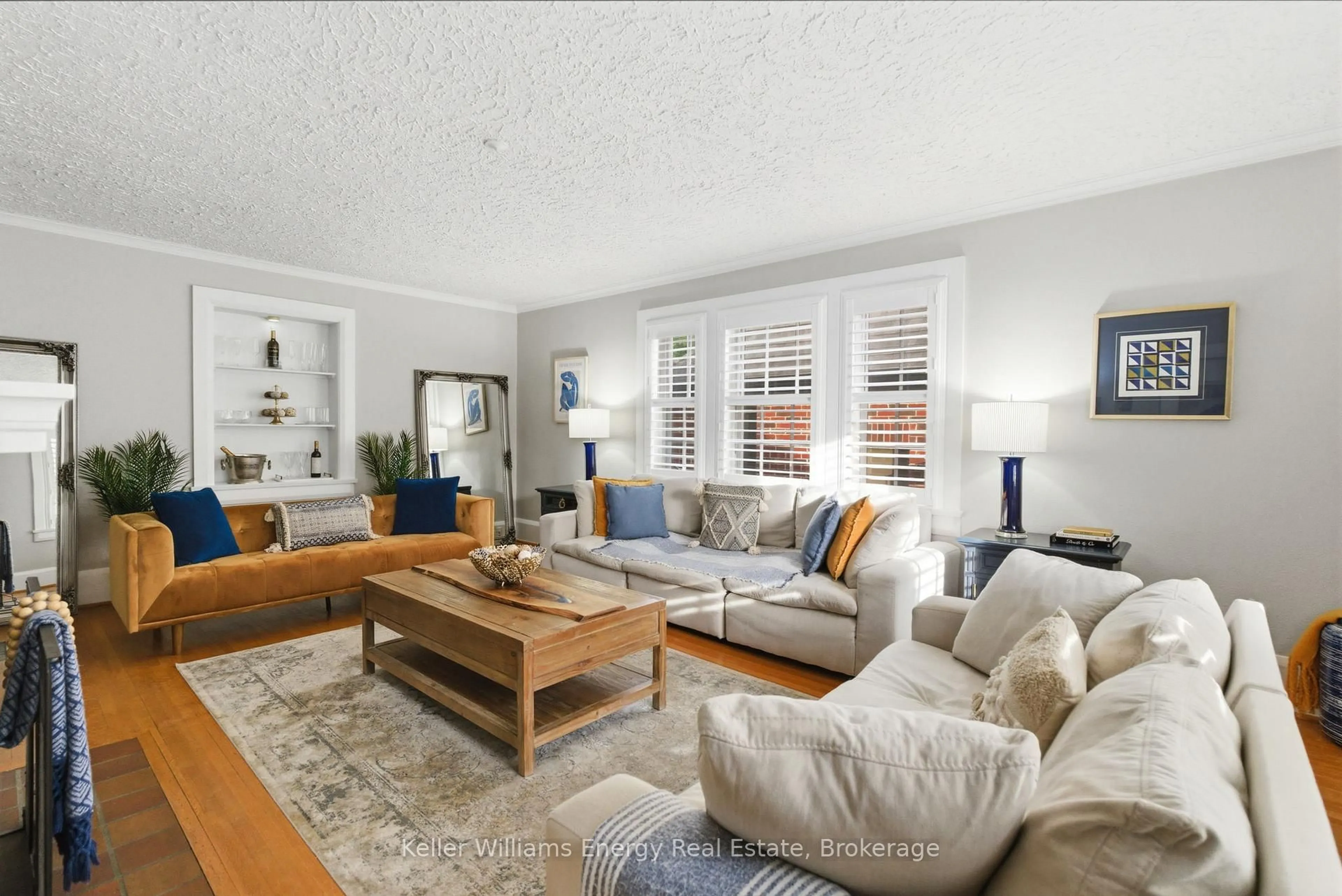 Living room with furniture, unknown for 59 Bagot St, Whitby Ontario L1M 1A1