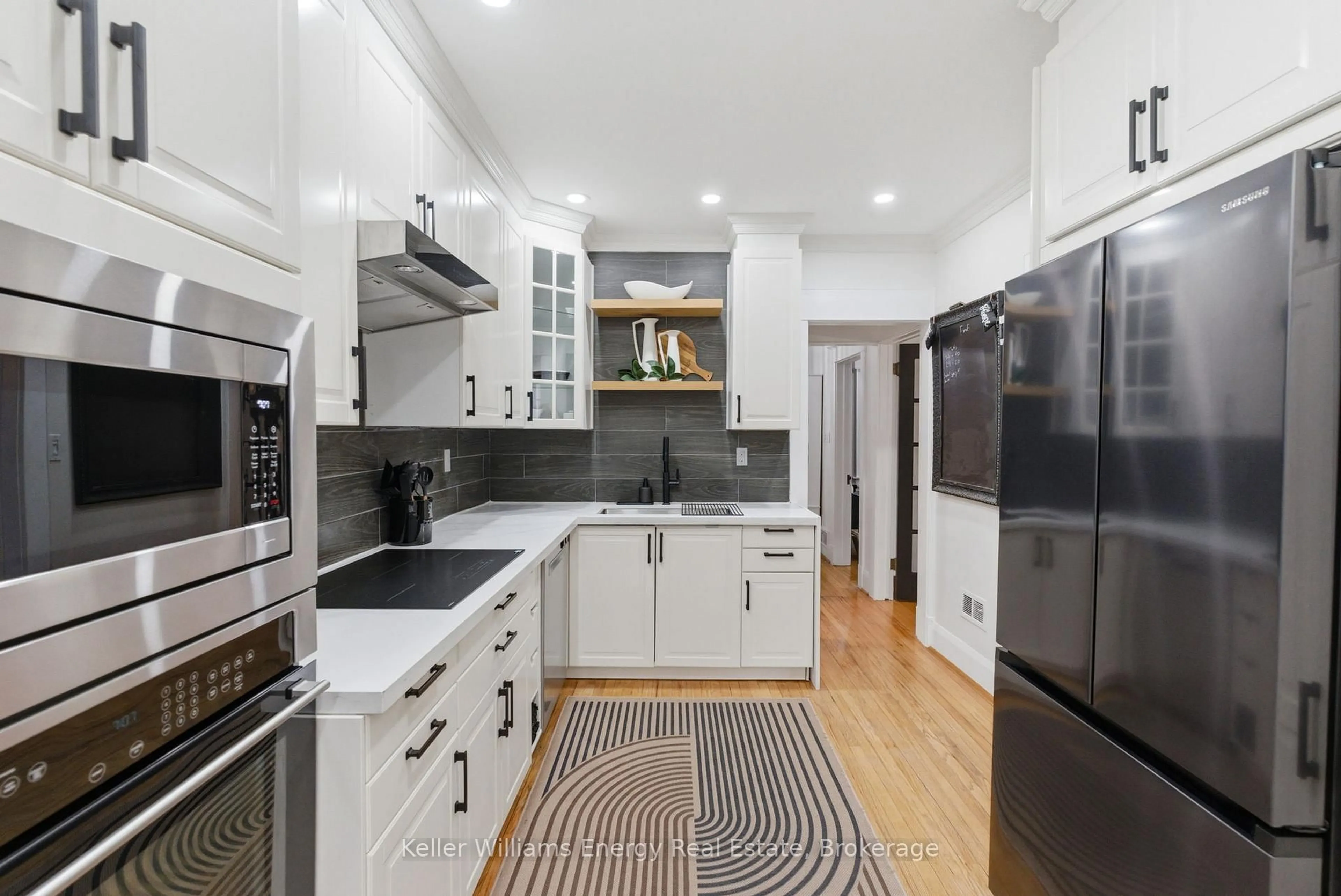 Contemporary kitchen, unknown for 59 Bagot St, Whitby Ontario L1M 1A1