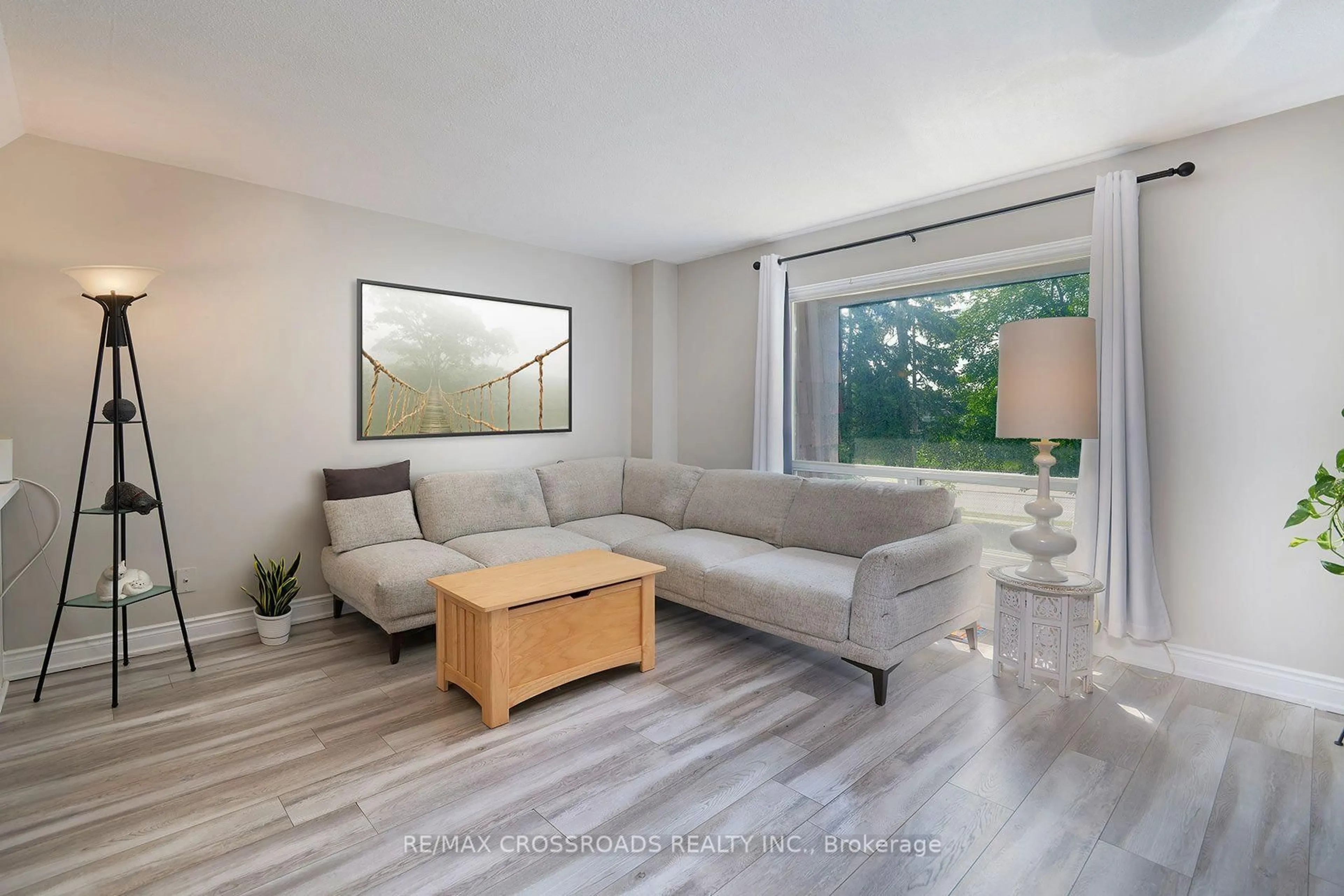 Living room with furniture, wood/laminate floor for 10 Rodda Blvd #65, Toronto Ontario M1E 2Z6