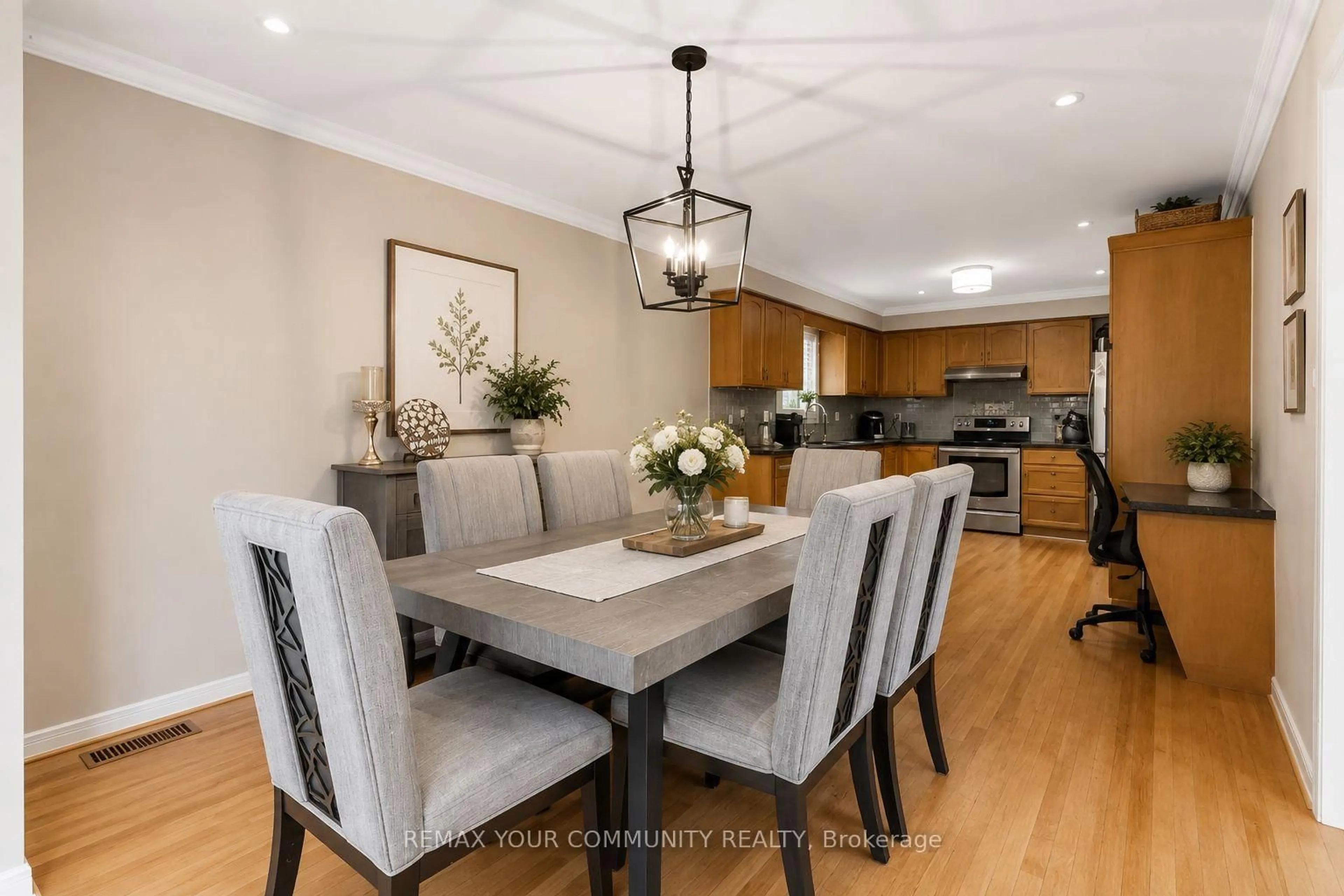 Dining room, unknown for 81 Garden St, Whitby Ontario L1N 9E7
