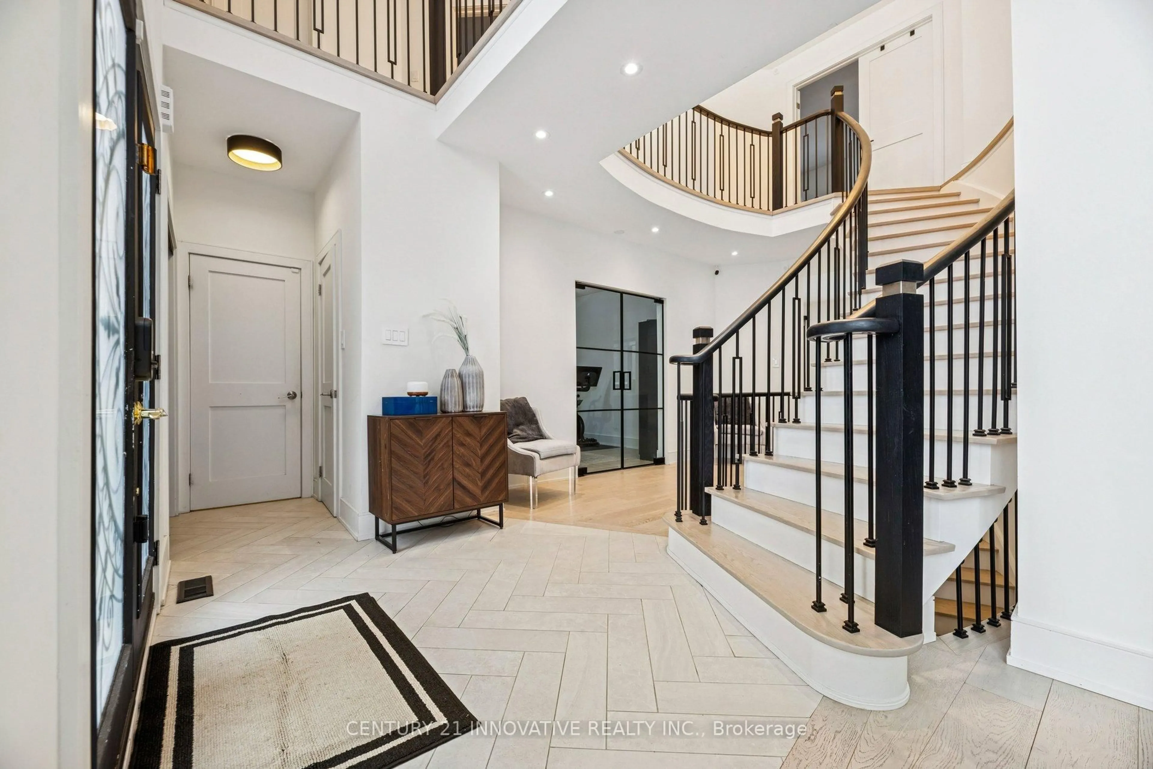 Indoor foyer for 6 Devonridge Cres, Toronto Ontario M1C 5B1